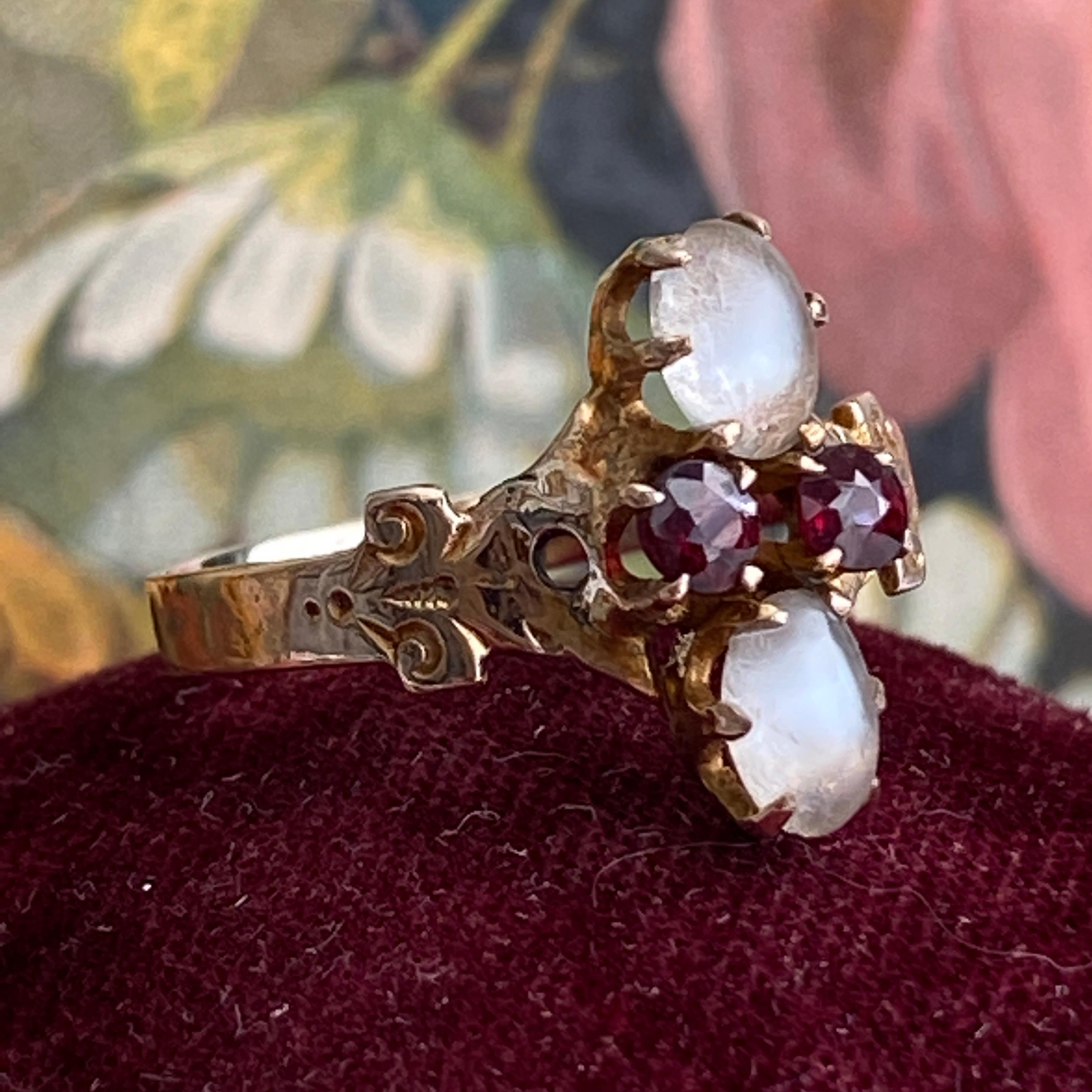 Bague Victorienne en or rose 14K avec pierre de lune et grenat en vente 8