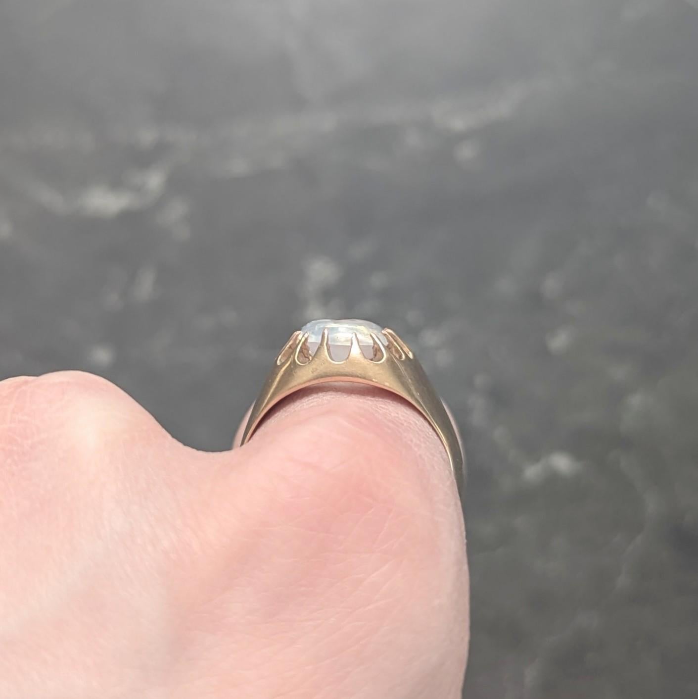 Bague unisexe victorienne en or jaune 14 carats avec pierre de lune entaillée en vente 3