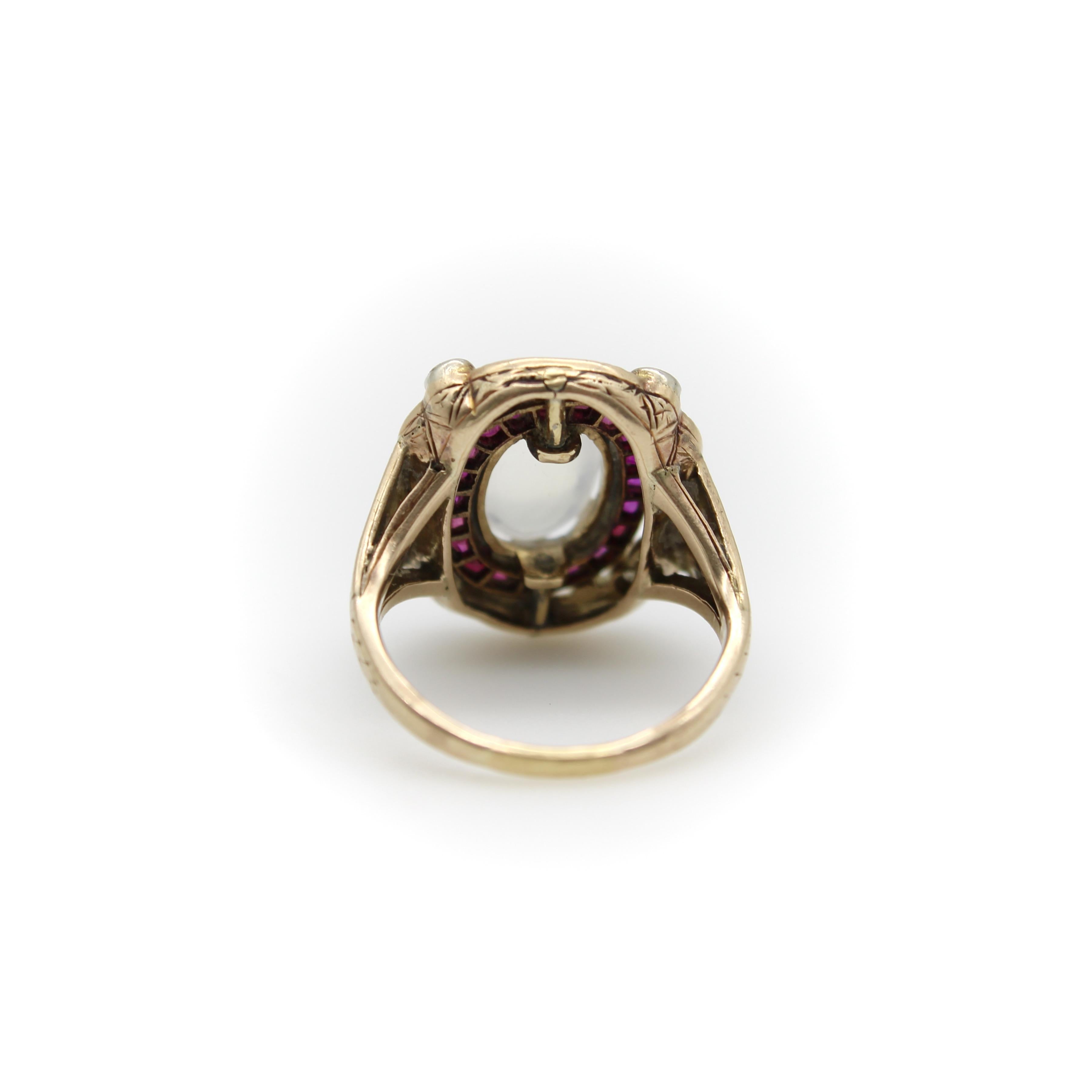 Taglio vecchia miniera Anello vittoriano con pietra di luna, diamante e diamante smaltato in oro 14 carati in vendita