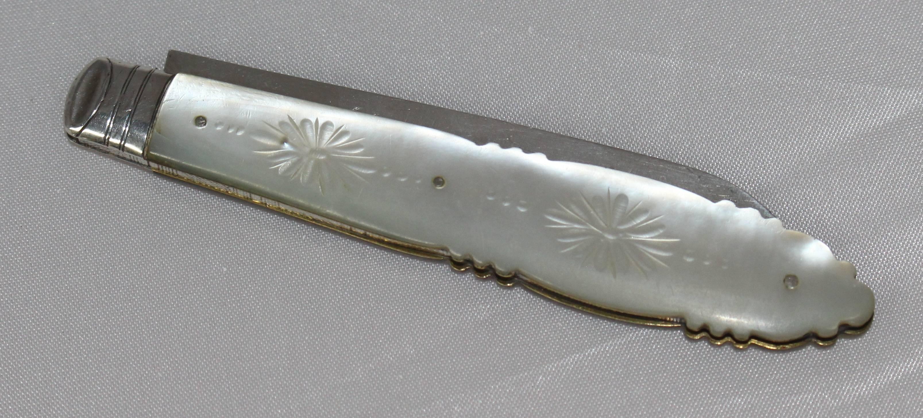 Victorian Mother of Pearl Silver Fruit Knife by Thomas Marples In Good Condition For Sale In Worcester, Worcestershire