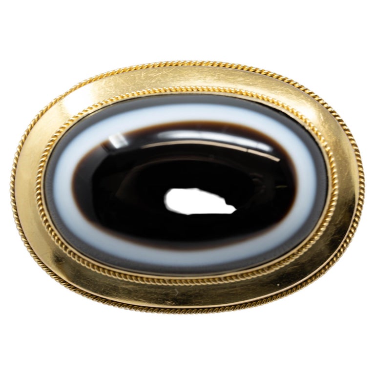 Victorian Mourning Brooch 14k Gold and Agate Stone For Sale
