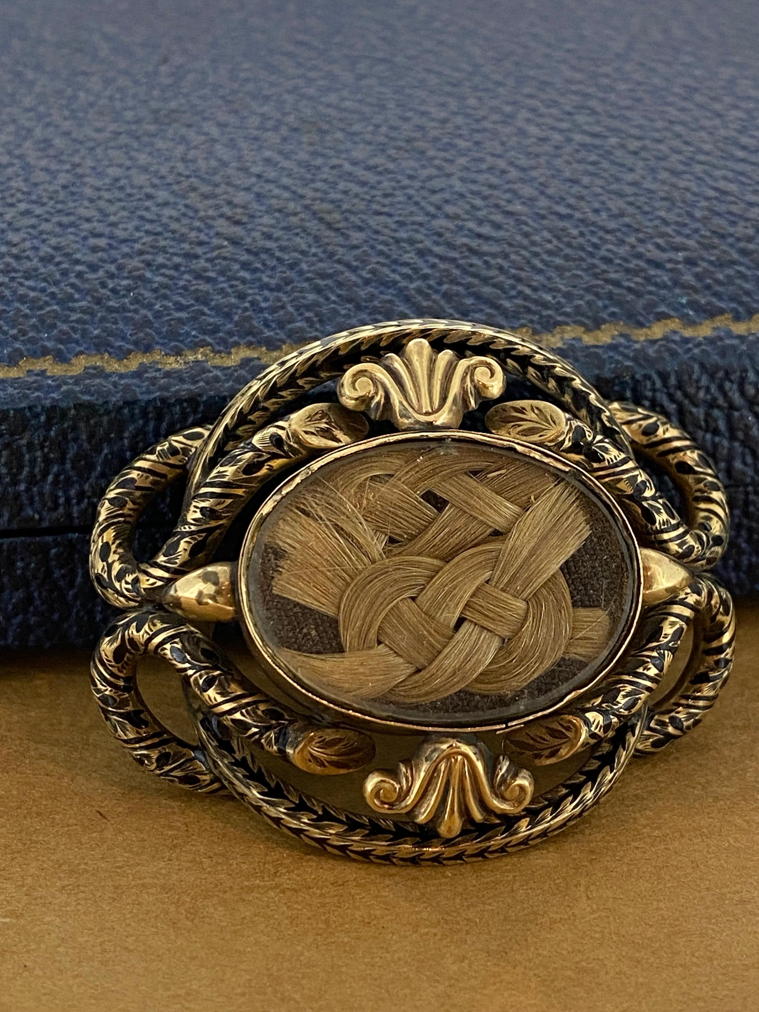 Victorian Mourning (Memorial) Gold-Filled Black Enamel Brooch w Plaited Hair In Excellent Condition For Sale In MELBOURNE, AU