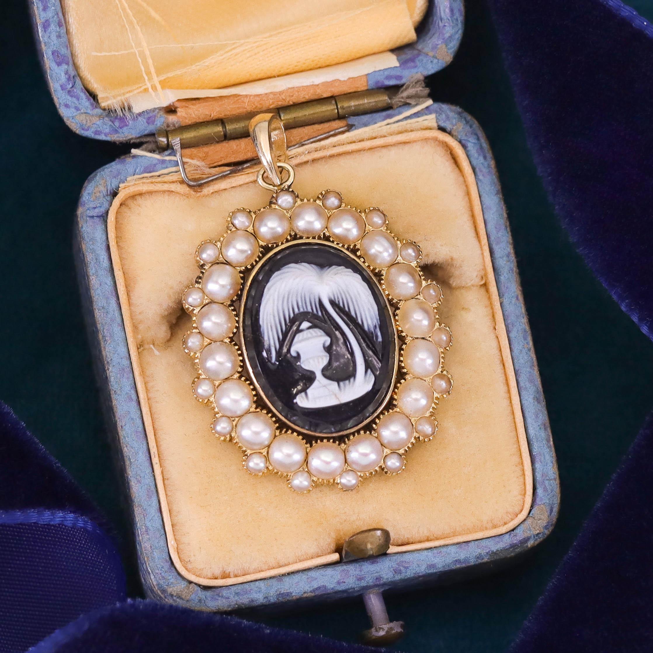 Ciondolo vittoriano a forma di lutto in oro 14k In condizioni buone in vendita a Lewisburg, PA