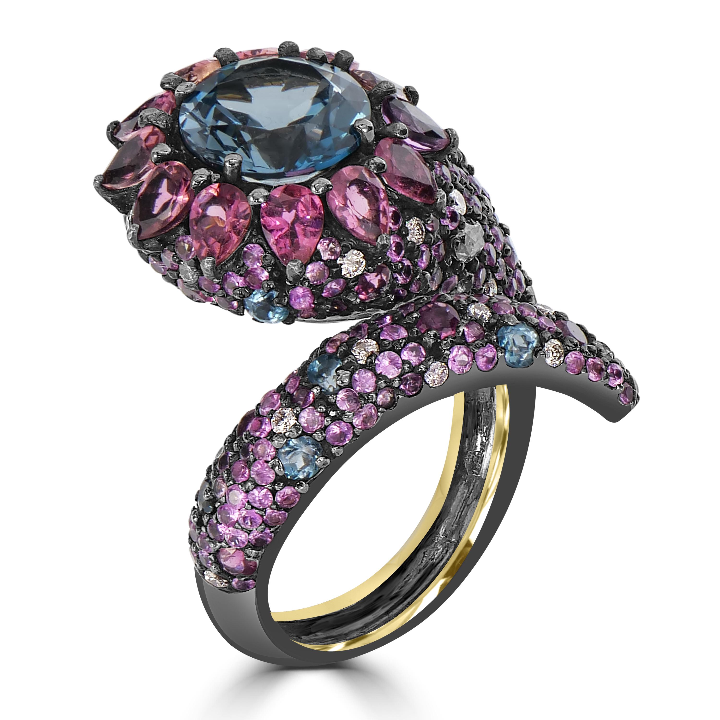Der viktorianische Serpentinring mit mehreren Edelsteinen und Diamanten ist ein wahres Zeugnis für Kunstfertigkeit und Raffinesse. Dieser Ring aus 18-karätigem Gold und schwarzem rhodiniertem Silber ist nicht einfach nur ein Schmuckstück, sondern
