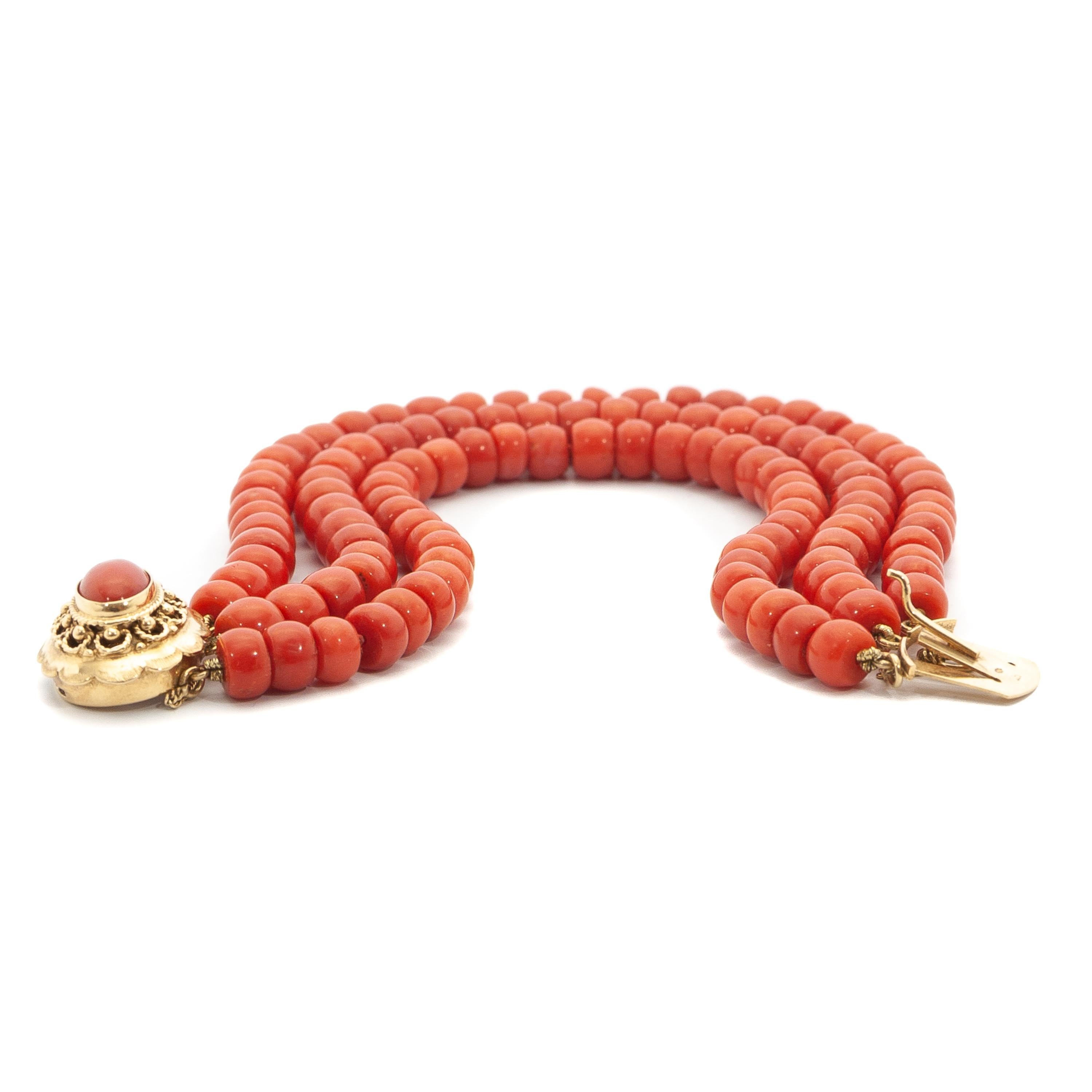 Bracelet en or 14 carats à plusieurs rangs de perles de corail rouge et de cannetille 2