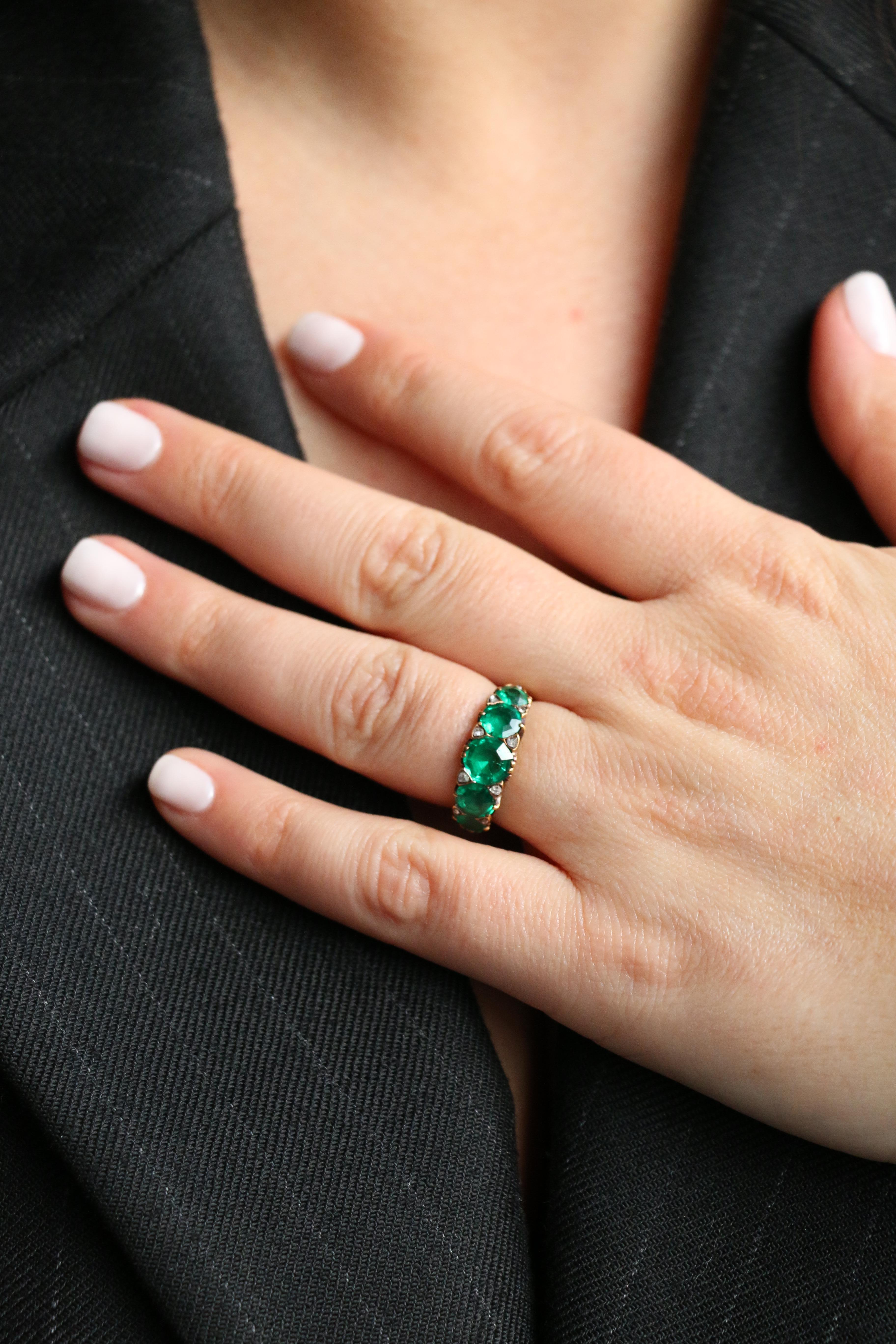 Victorian Muzo emerald diamond ring

Garter ring in 18k (750°/°°) gold set with 5 Colombian emeralds of excellent color (insignificant/minor oil) for a total weight of approx. 2.2 carats and small rose-cut diamonds. The emeralds come from Colombia,