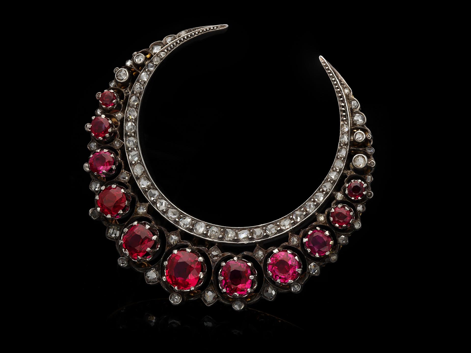 Victorian Natural Burmese Ruby and Diamond Crescent Brooch, circa 1885 In Good Condition For Sale In London, GB