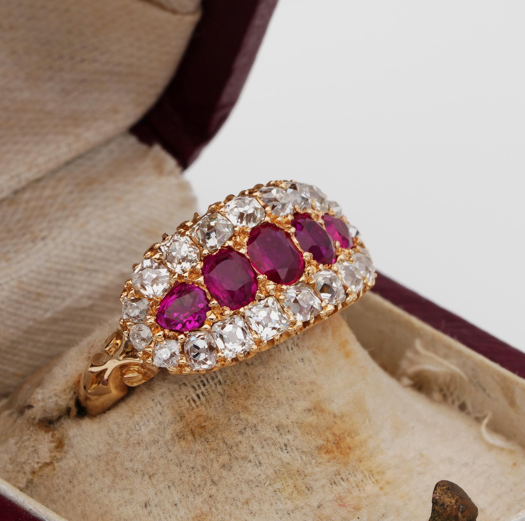 Viktorianischer Ring mit natürlichem burmesischem Rubin und Diamant (Ovalschliff) im Angebot
