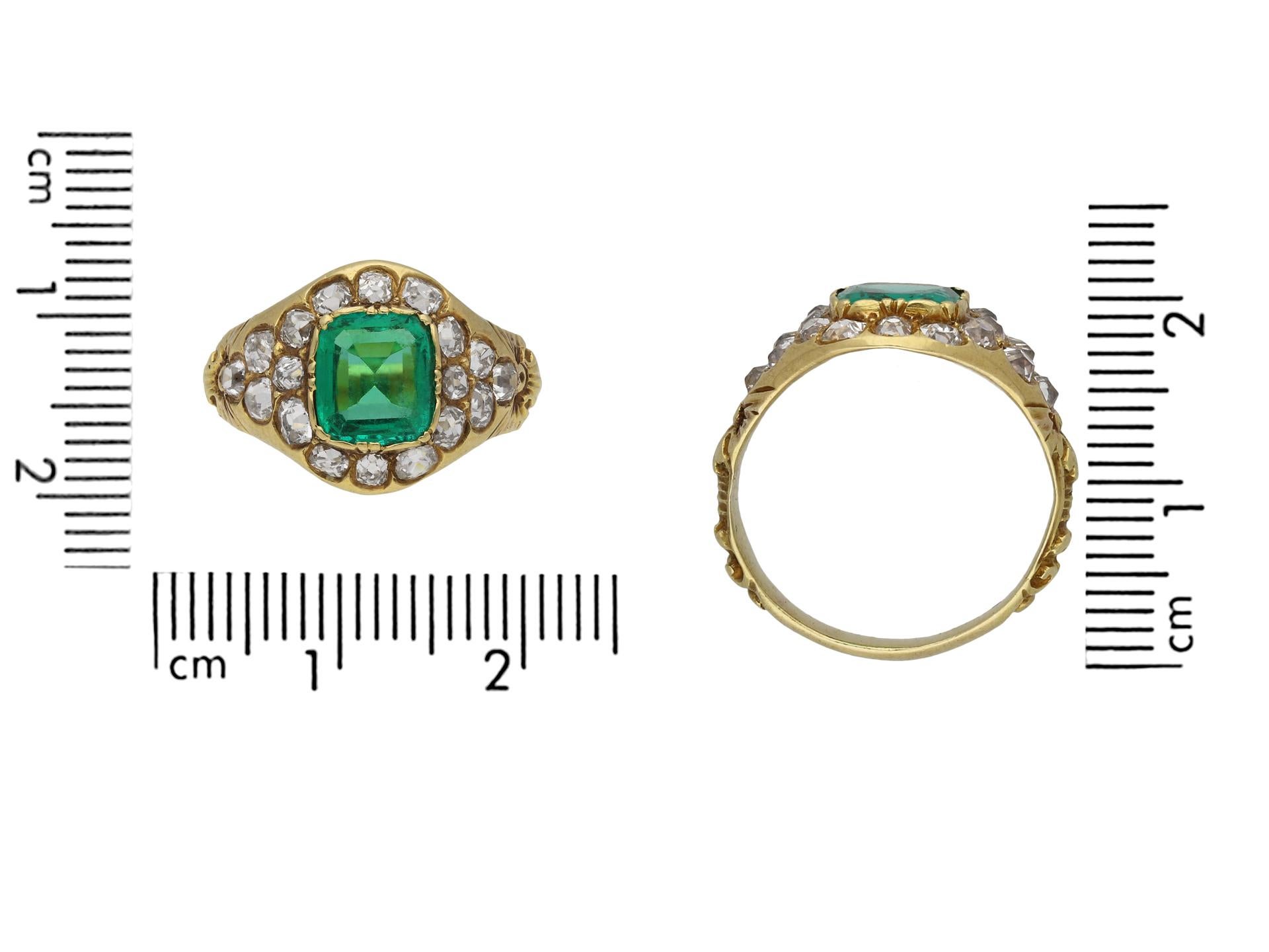 Victorian Natural Colombian Emerald and Diamond Cluster Ring, circa 1900 In Good Condition For Sale In London, GB