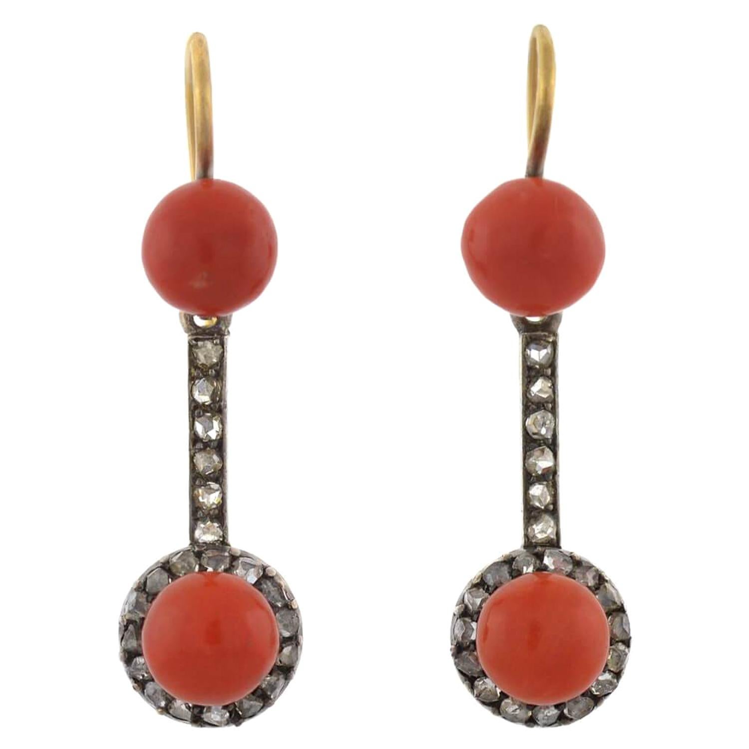 Boucles d'oreilles victoriennes en corail naturel et diamants taille rose