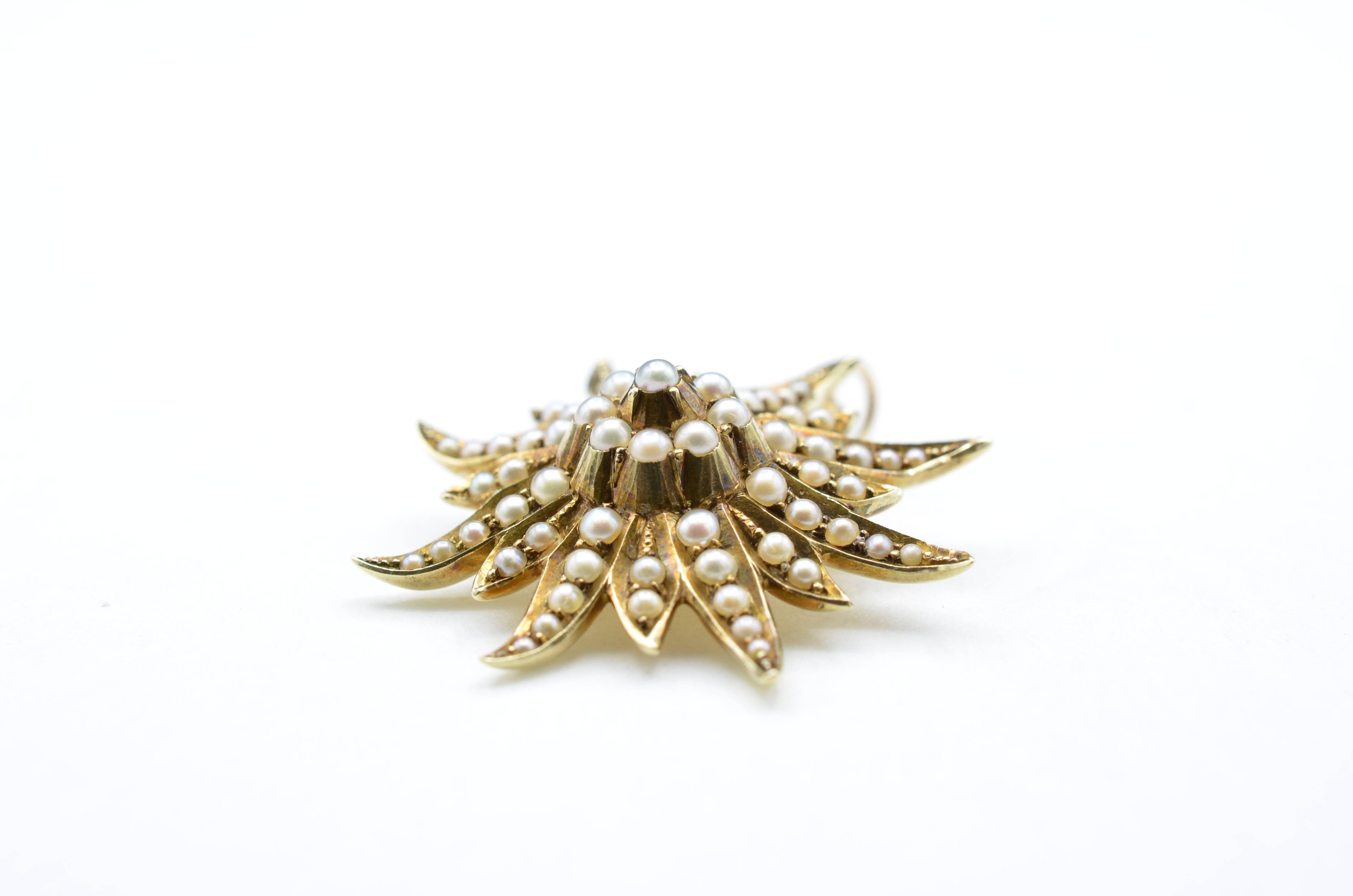 Victorien Pendentif victorien en or jaune avec perles naturelles fines en forme d'étoile de soleil, de style victorien en vente