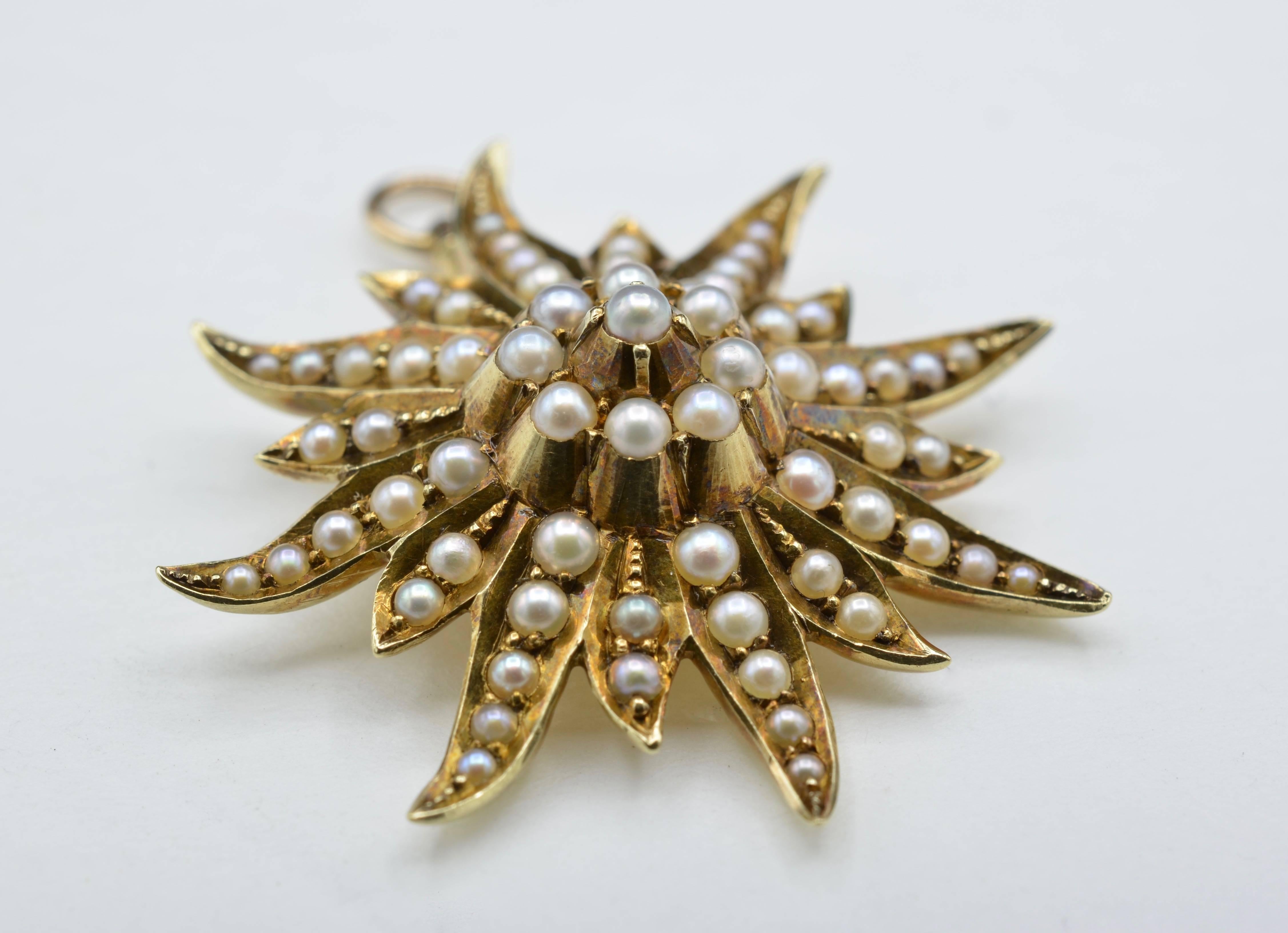 Pendentif victorien en or jaune avec perles naturelles fines en forme d'étoile de soleil, de style victorien en vente 1