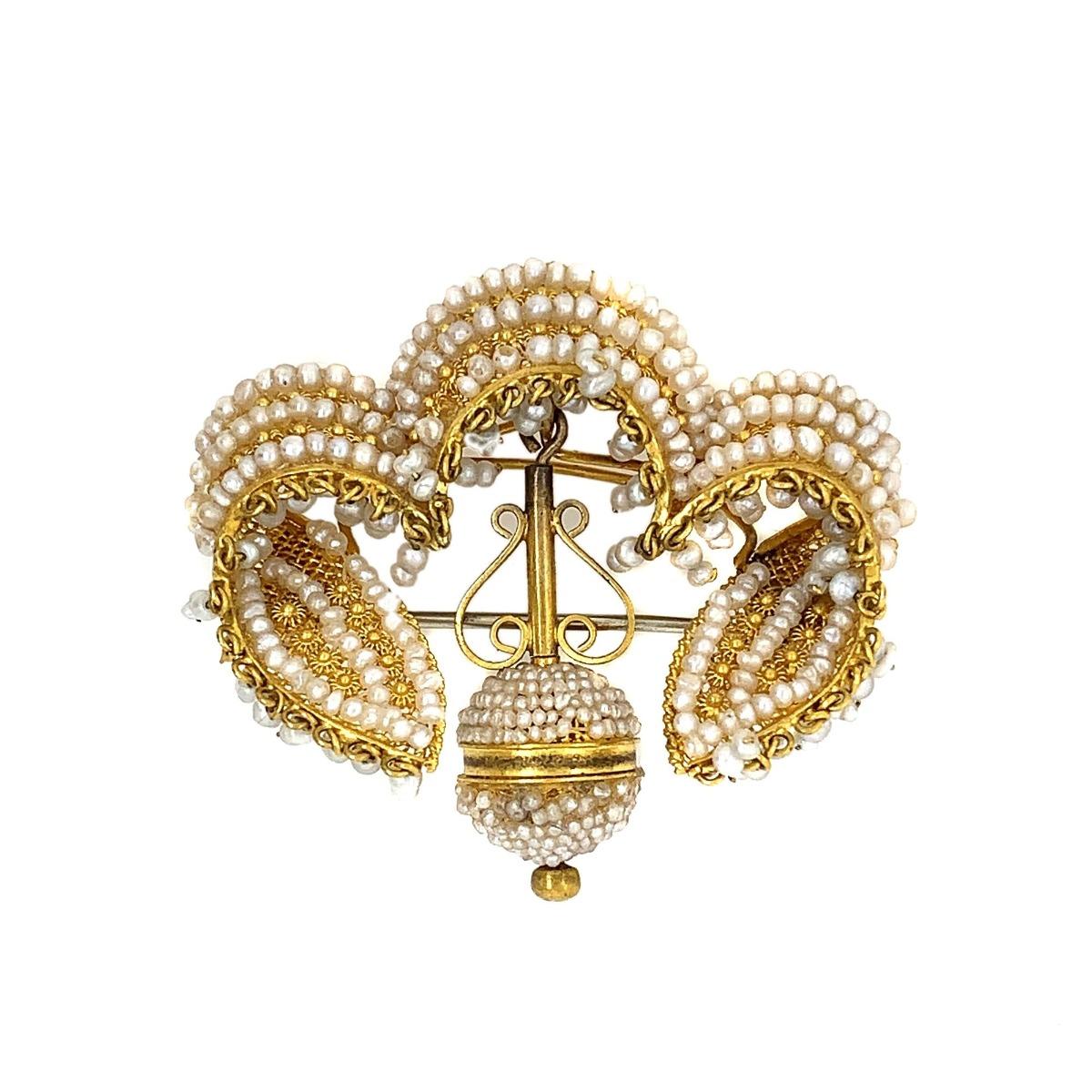 viktorianische Naturperlen-Brosche und Ohrring-Set aus 18 Karat Gold im Angebot 1