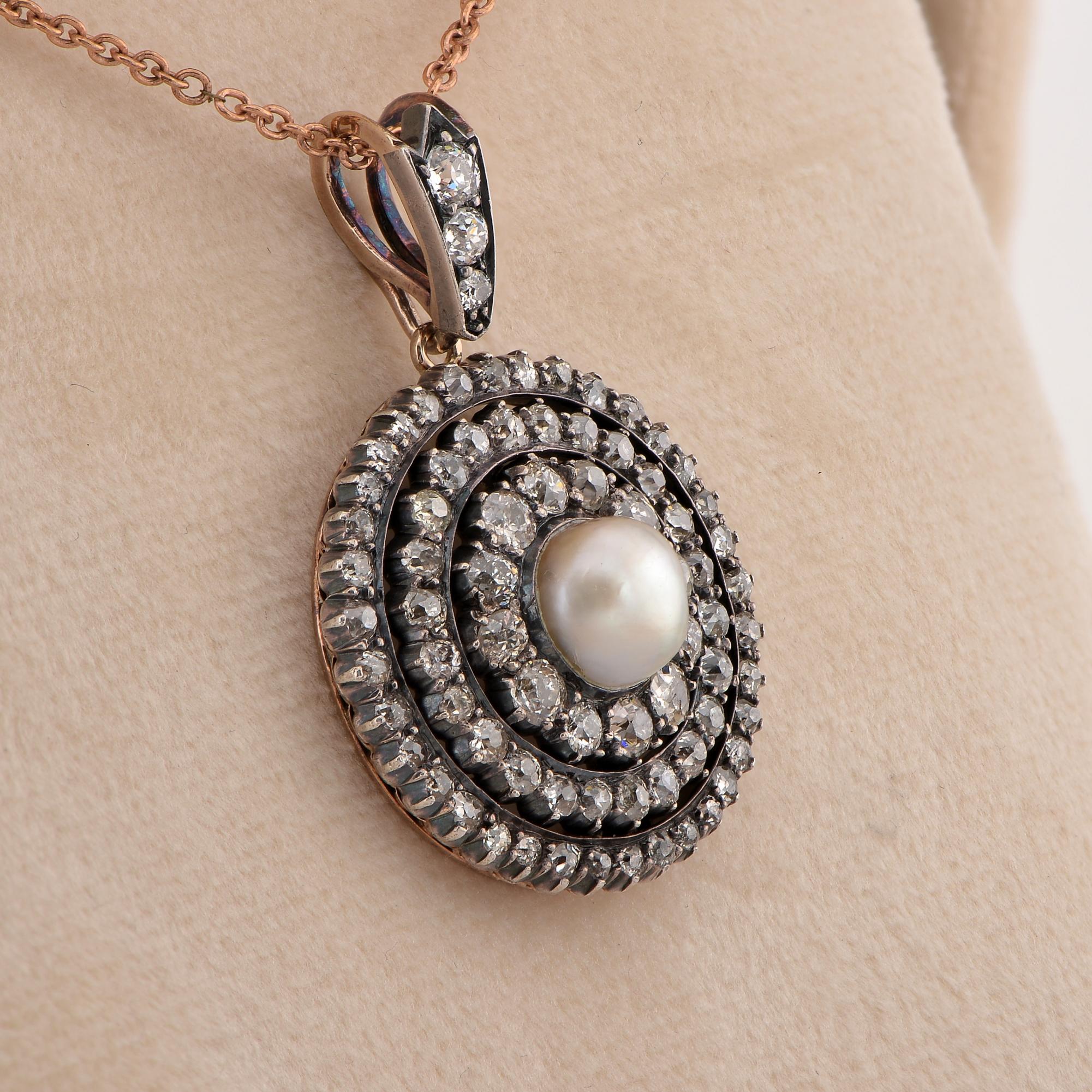 Victorian Natural Pearl 4.60 Ct Old Mine Cut Diamond Brooch Pendant In Good Condition For Sale In Napoli, IT