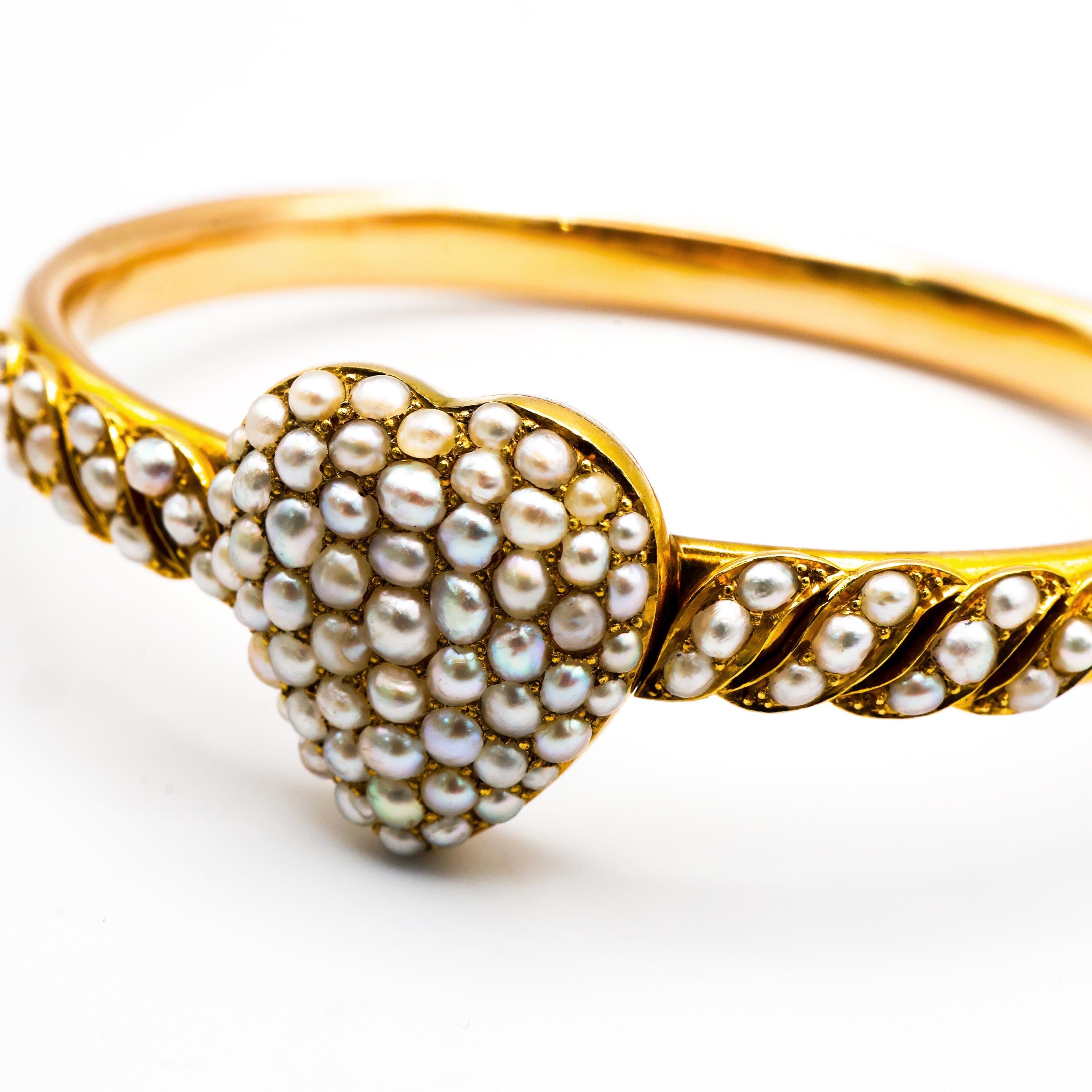 Bracciale a cuore vittoriano in oro e perle naturali, CIRCA 1880 in vendita 1