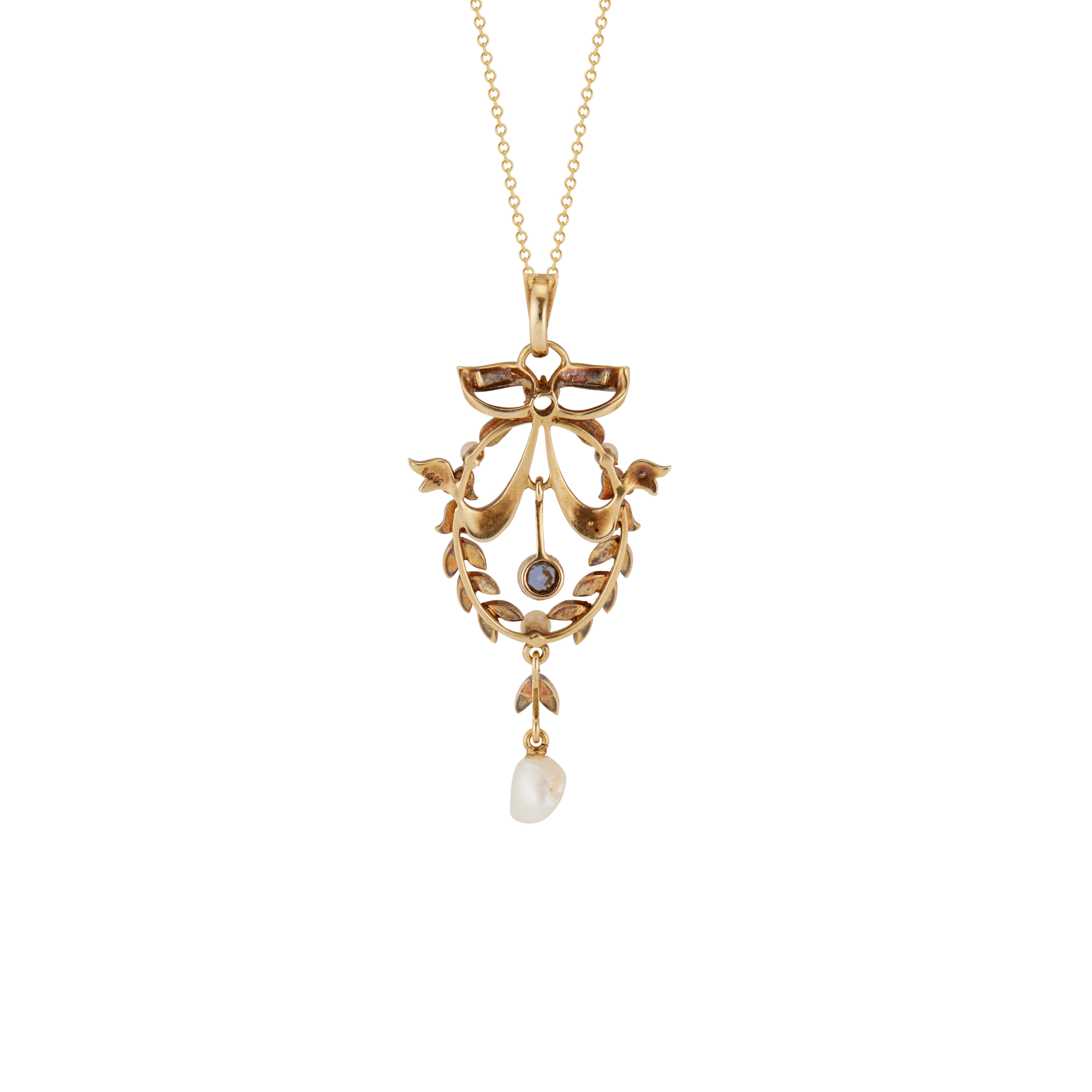 Collier pendentif victorien en or jaune, perle naturelle, diamant et saphir Bon état - En vente à Stamford, CT