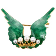 Broche victoriano de oro amarillo con esmalte verde y perlas naturales