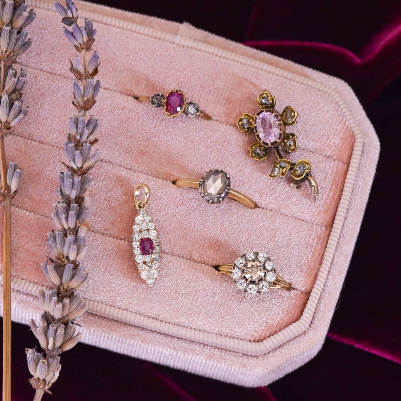 Pendentif victorien en or 14k orné de rubis naturels et de diamants Pour femmes en vente