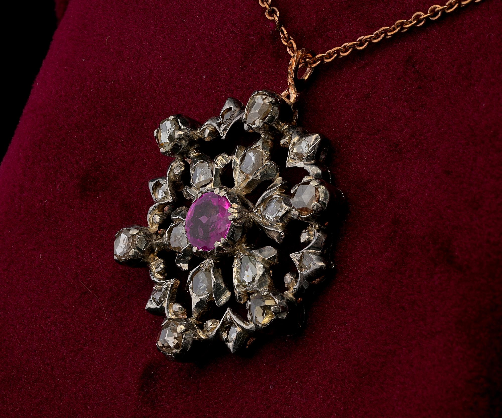 Colgante Victoriano de Rubí Natural con Diamante talla Rosa Hermosa Flor en venta 1