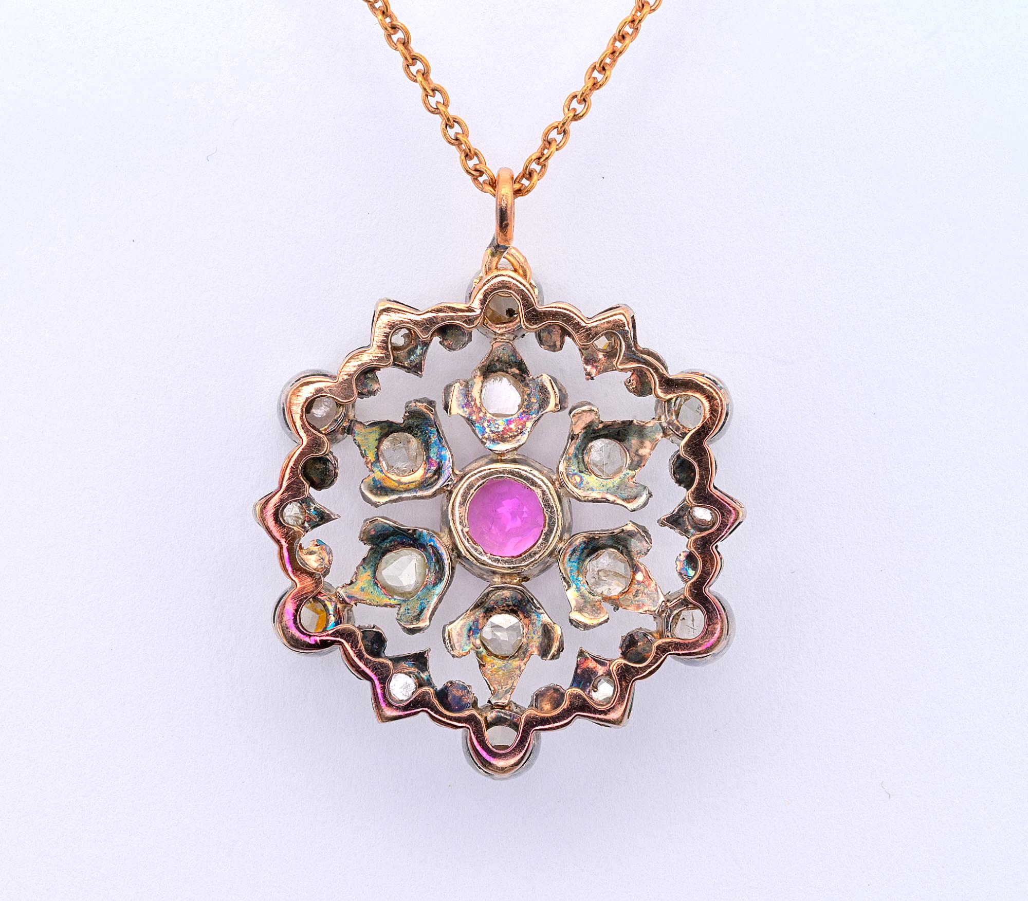 Colgante Victoriano de Rubí Natural con Diamante talla Rosa Hermosa Flor en venta 2