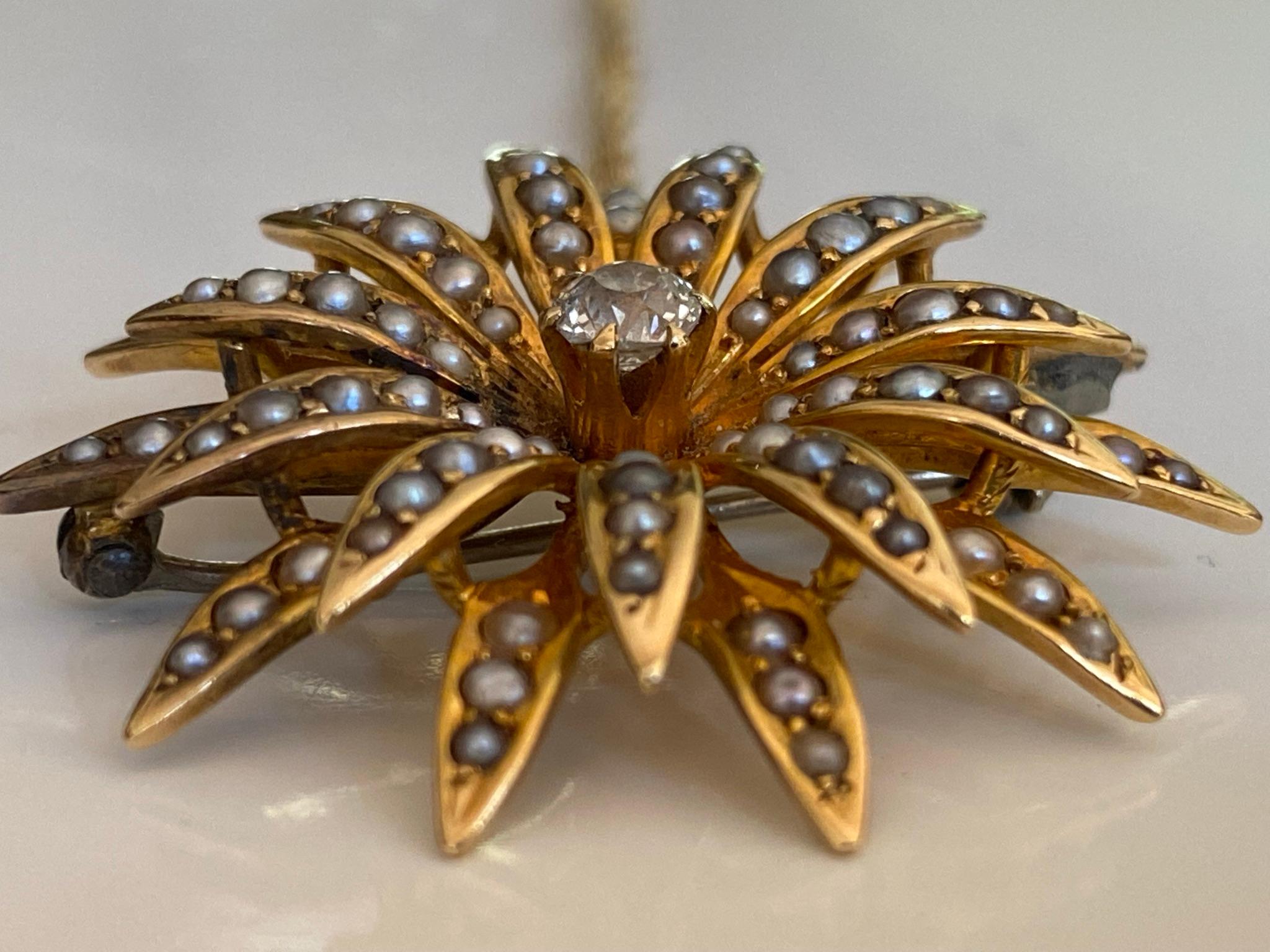 Taille vieille mine Collier pendentif fleur en perles naturelles et diamants de style victorien en vente