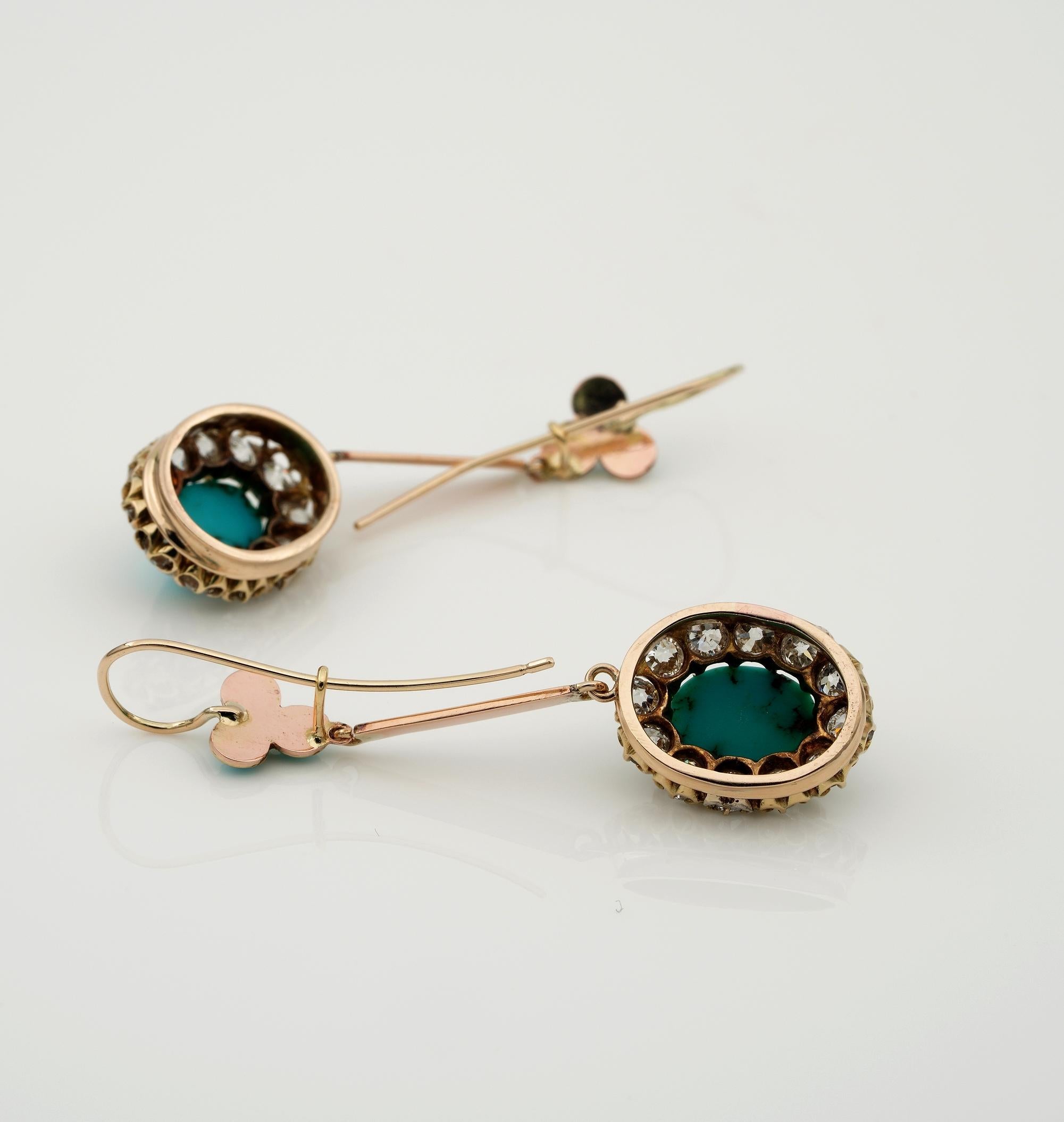 Boucles d'oreilles en goutte victoriennes avec turquoise naturelle et diamants de 2,40 carats Unisexe en vente