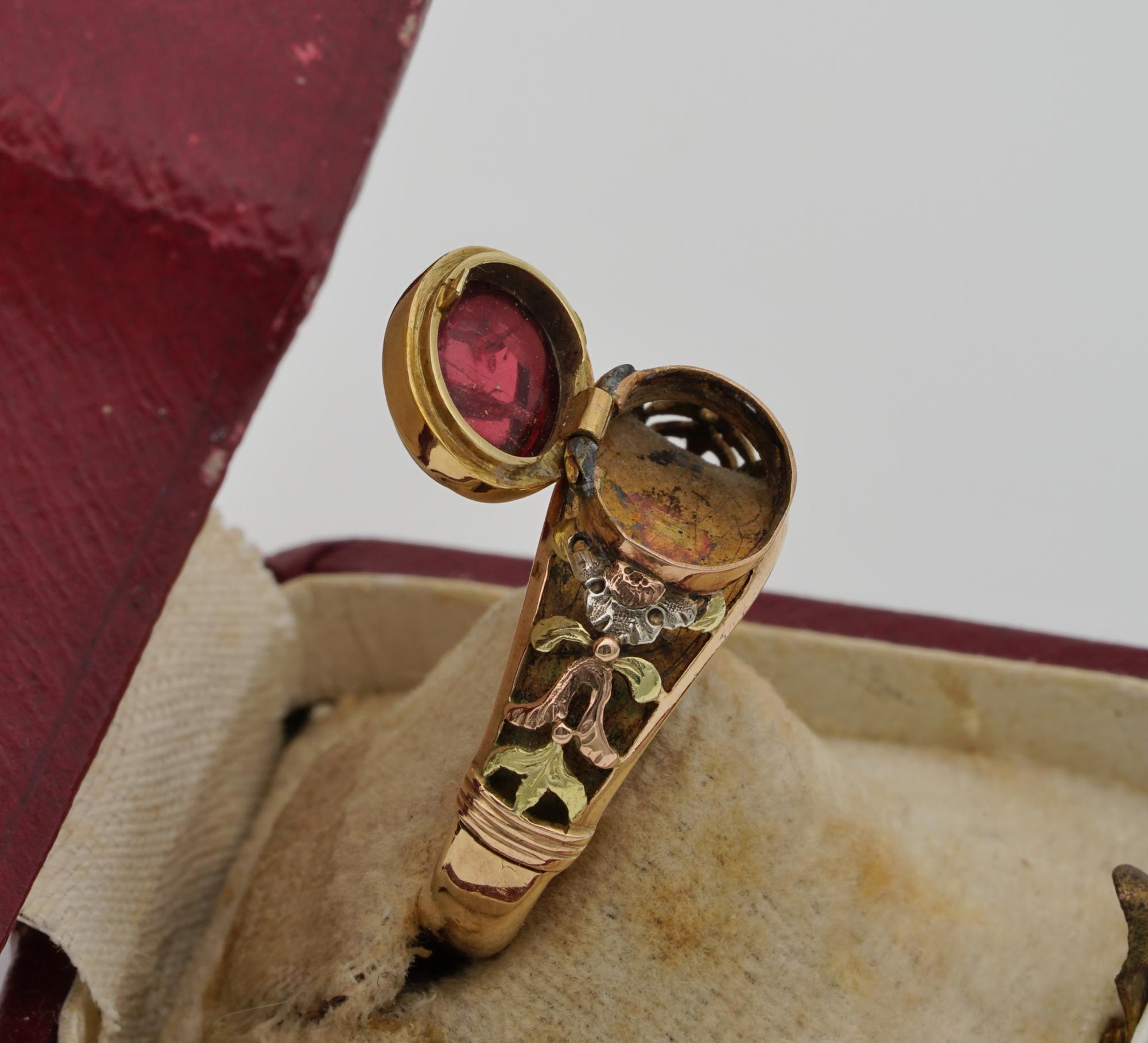 Victorian Natural Untreated Red Spinel Rare Secret Locket Ring In Fair Condition For Sale In Napoli, IT