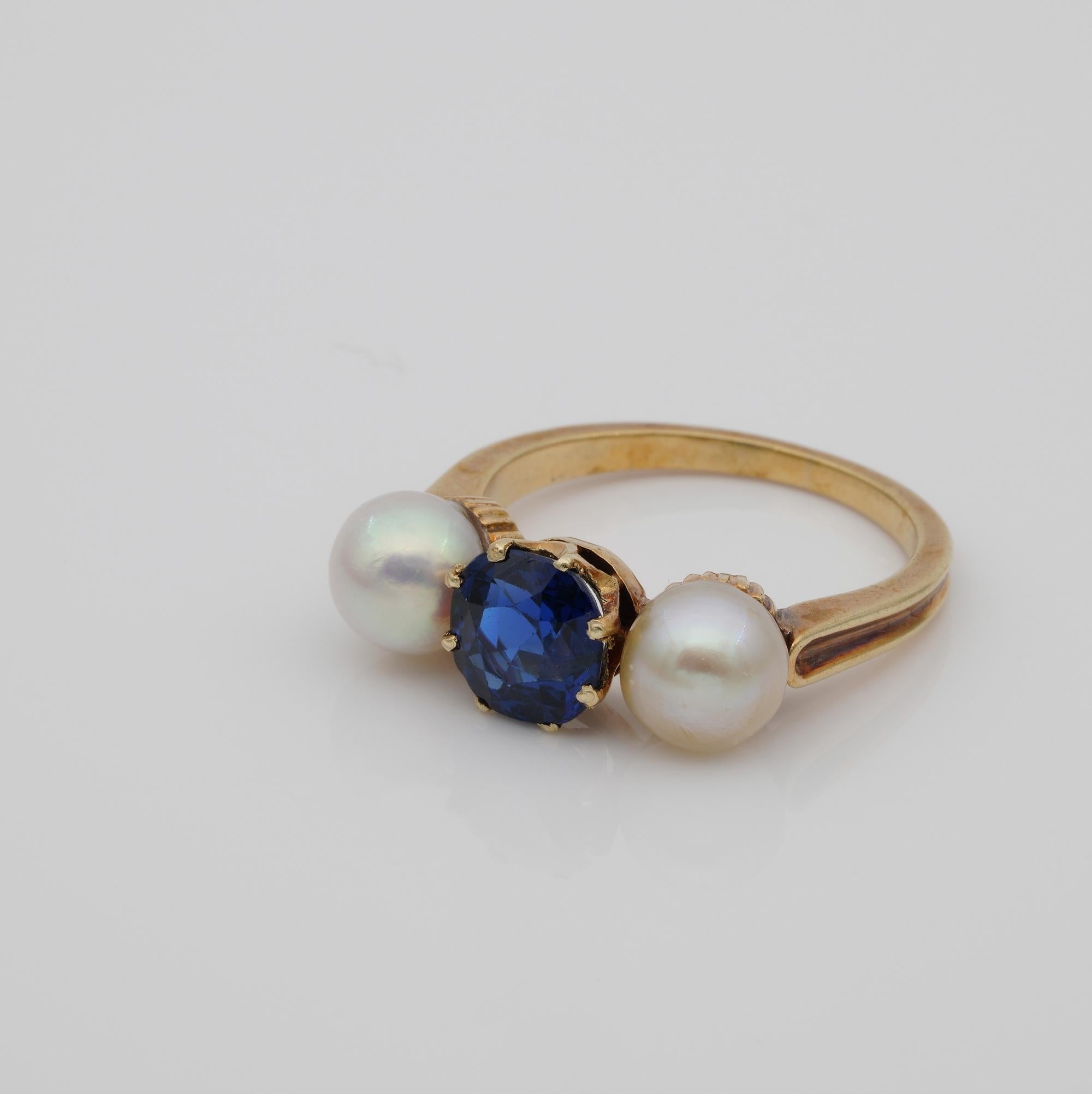Viktorianischer Ring aus drei Steinen mit natürlichem, unbehandeltem Saphir und natürlicher Perle Damen im Angebot
