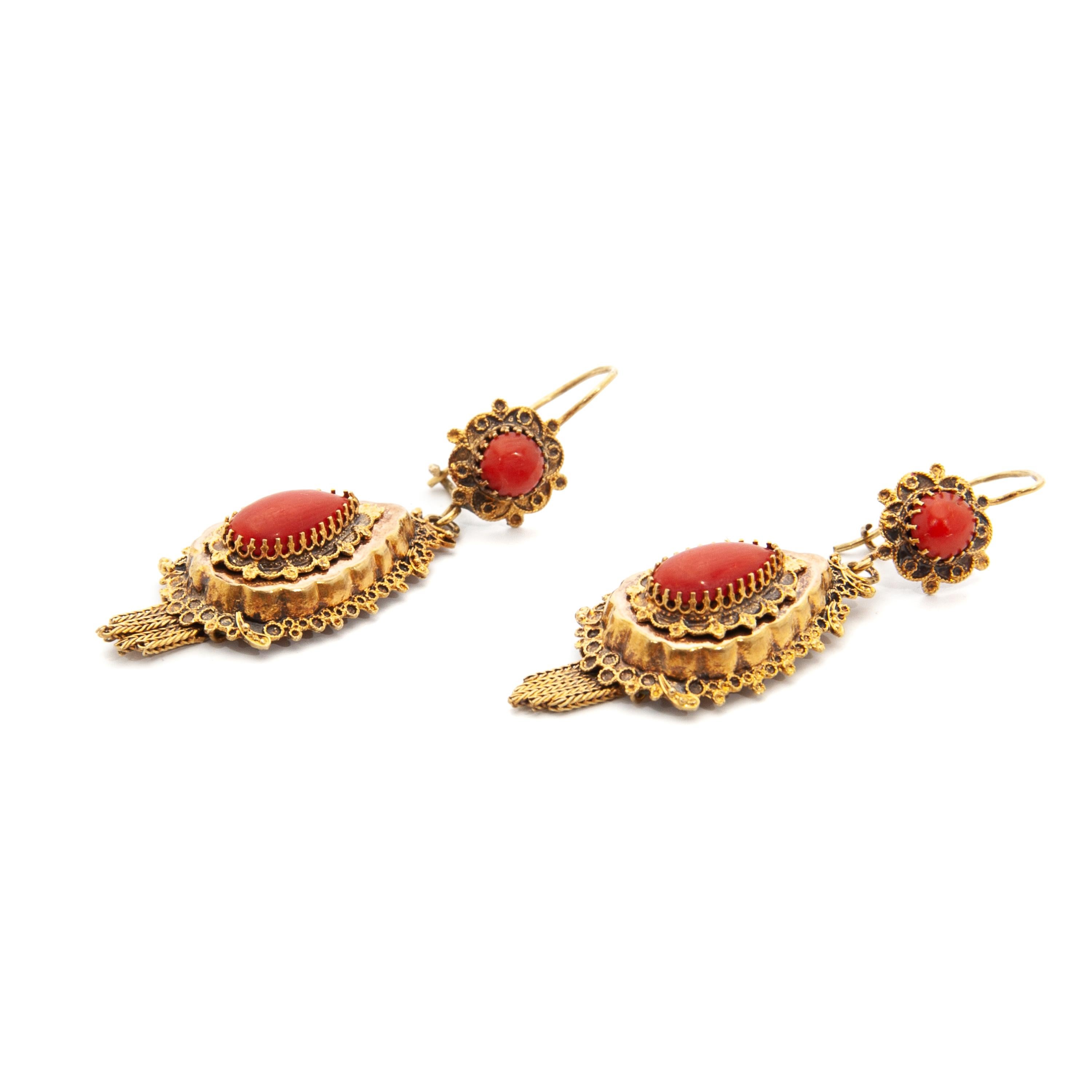 Women's Vintage 14K Yellow Gold Natural Red Coral Dangle Earrings For Sale