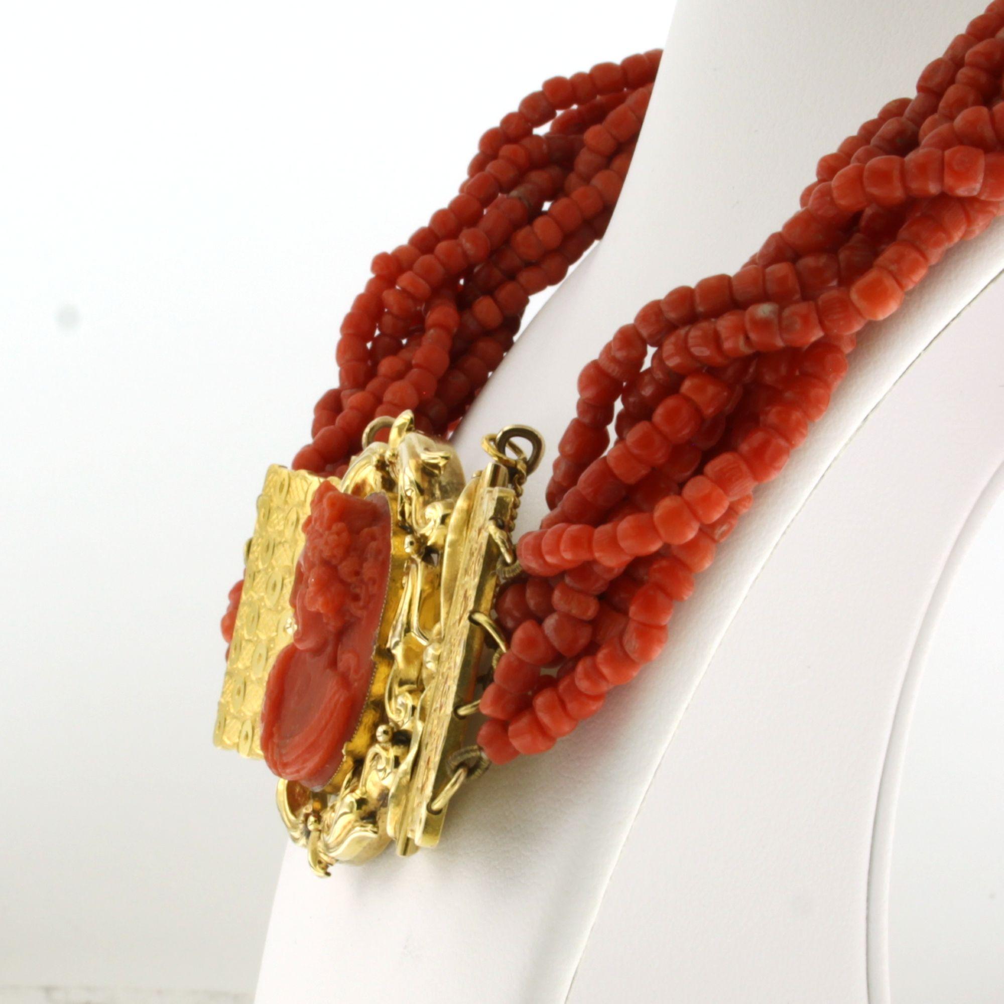 Cierre de oro amarillo de 14 quilates engastado con un coral en un collar de 9 vueltas de cuentas de coral - 84,9 gramos - 40 cm de largo

Descripción detallada

El collar mide 40 cm de largo y 2,1 cm de ancho.

El cierre mide 7,8 cm de alto y 4,0