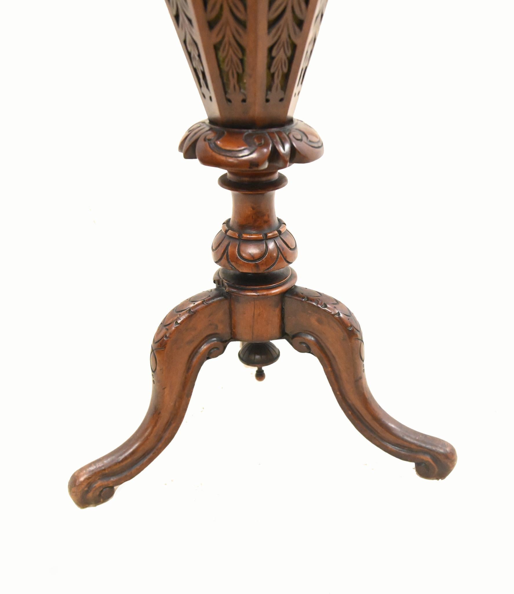 Victorian Needlework Table Sewing Box Walnut 1860 In Good Condition For Sale In Potters Bar, GB