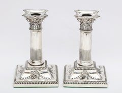Bougeoirs à colonne corinthienne de style néoclassique victorien en argent sterling