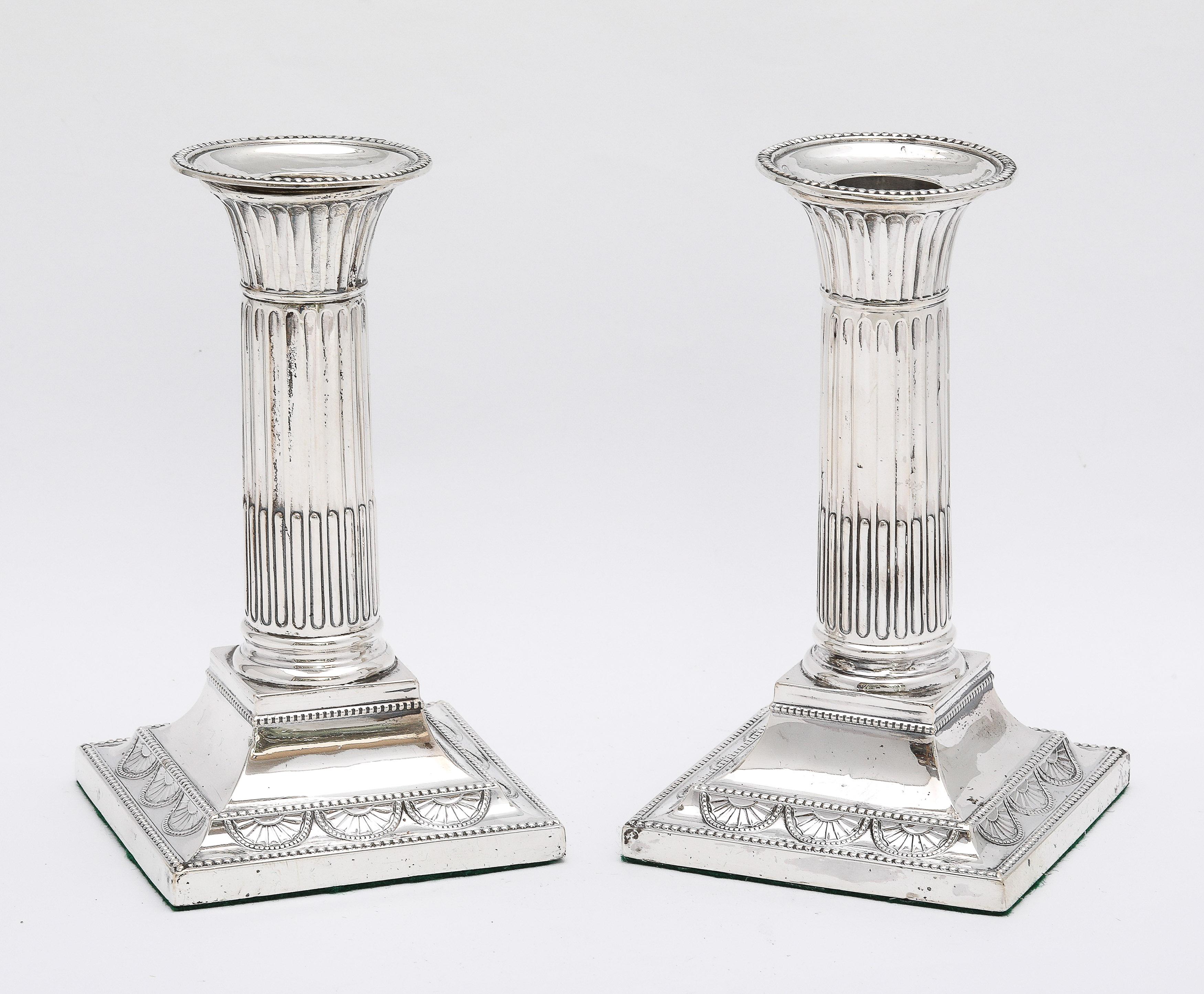 Victorian Neoclassical-Style Sterling Silver Corinthian Column Candlesticks In Good Condition For Sale In New York, NY