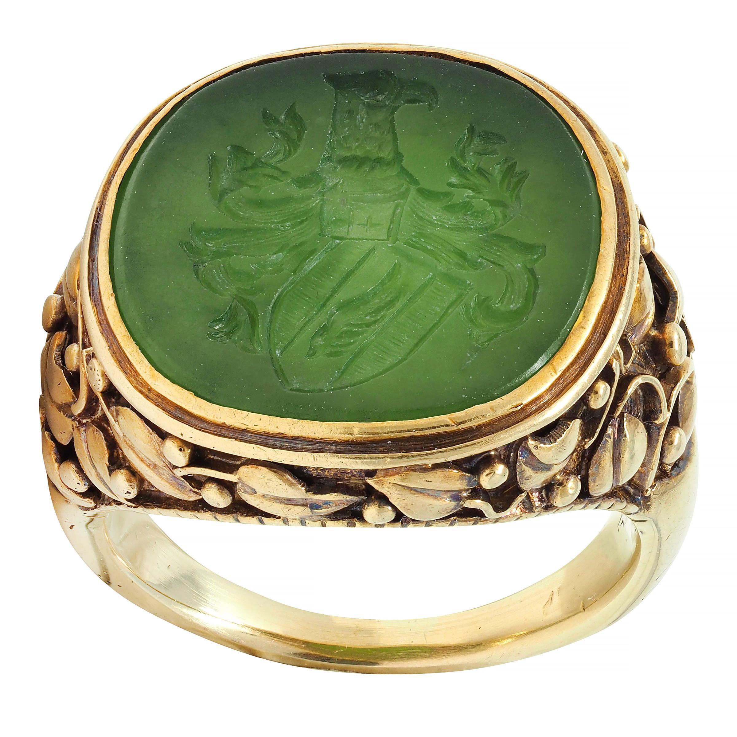 Victorian Nephrite Jade 14 Karat Yellow Gold Heraldry Intaglio Ivy Signet Ring 4