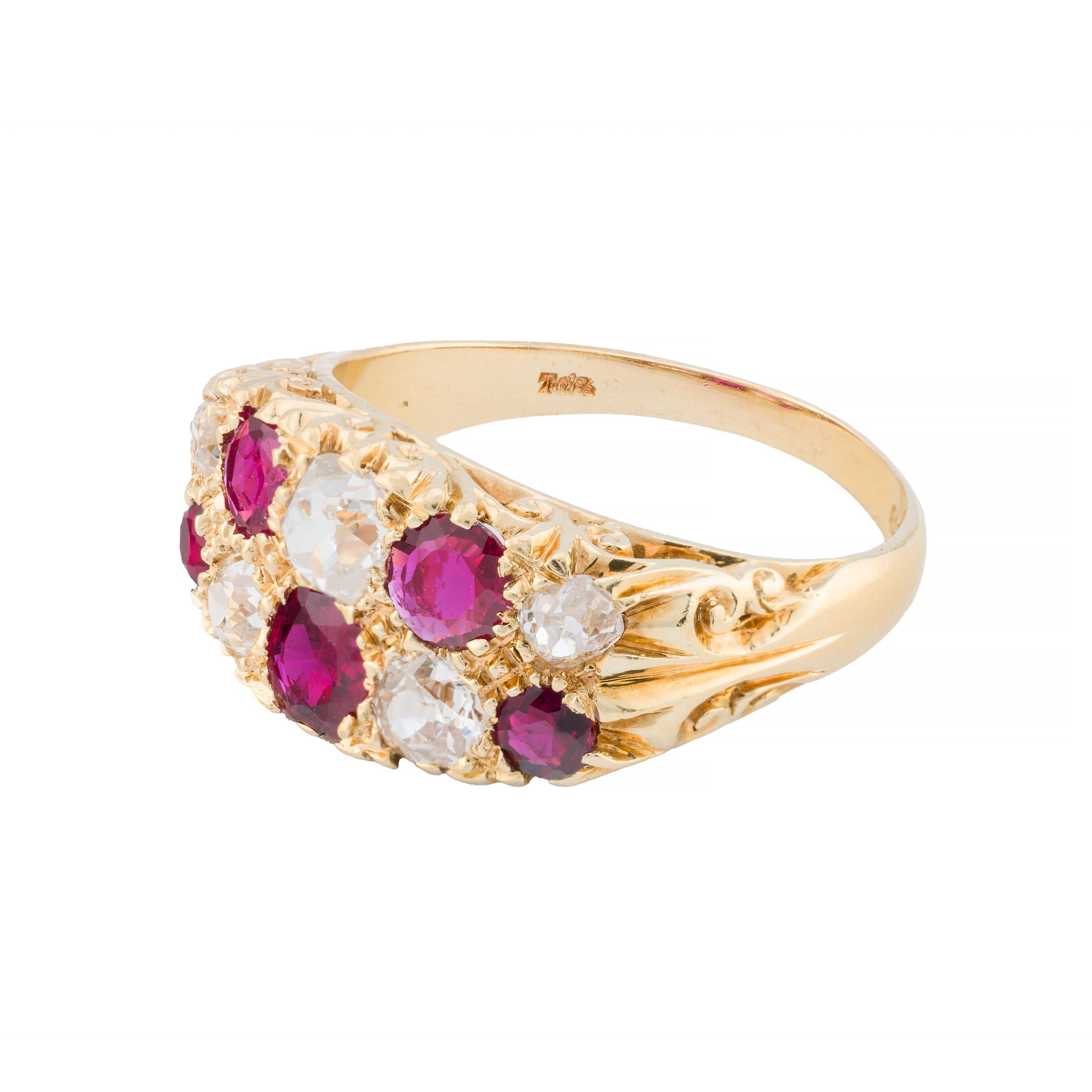 Viktorianischer Ring aus 18 Karat Gelbgold mit unbehandeltem Rubin und Diamant im alten Minenschliff im Zustand „Hervorragend“ in Boston, MA