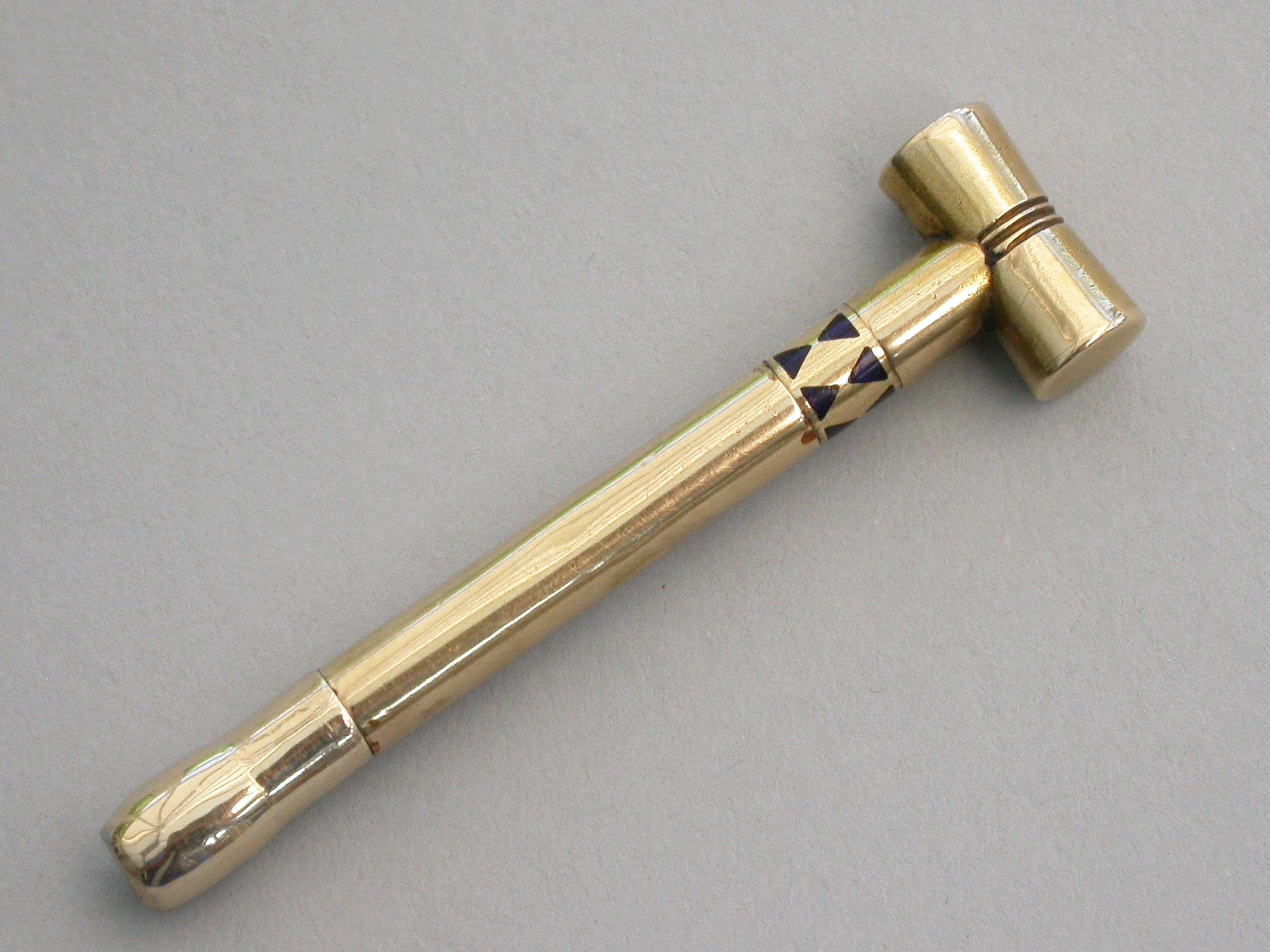 Victorian Novelty 16-Carat Gold and Enamel Croquet Mallet Propelling Pencil For Sale 1