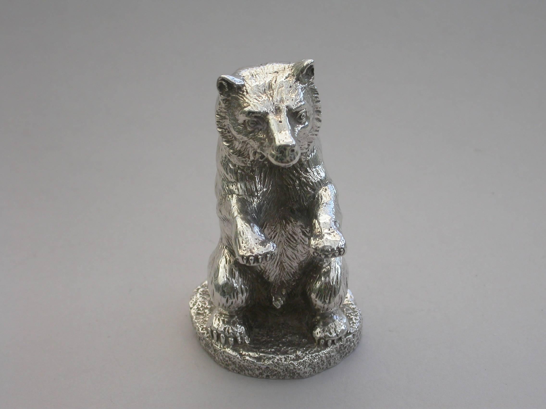 A fine quality Victorian cast silver novelty Pepper made in the form of a bear sitting on its hind legs, the circular base with hinged lid opening to reveal a silver gilt interior.

By E H Stockwell, London, 1875

In good condition with no
