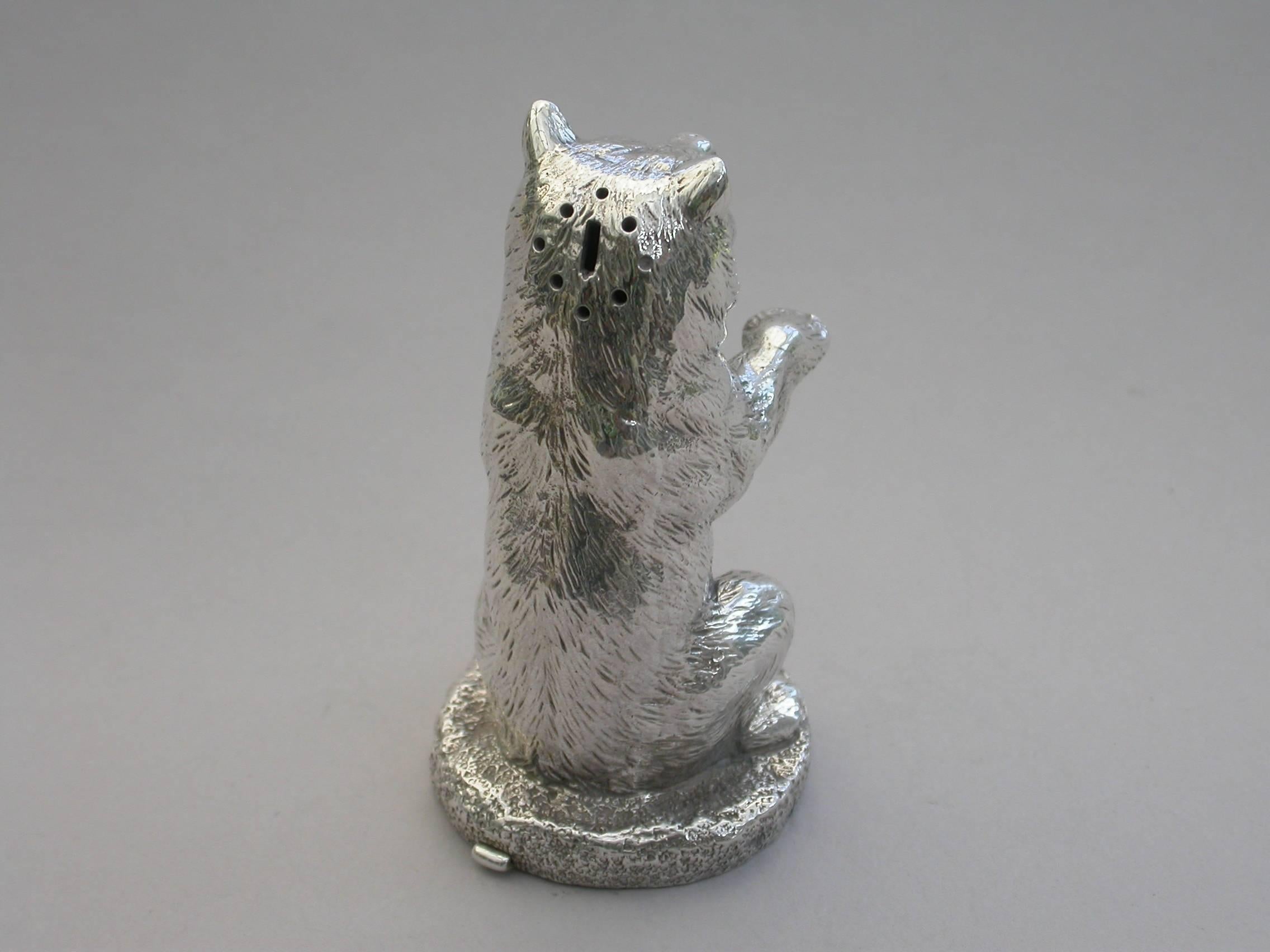Victorian Novelty Cast Silver Crouching Bear Pepper E H Stockwell, London, 1875 In Good Condition In Sittingbourne, Kent