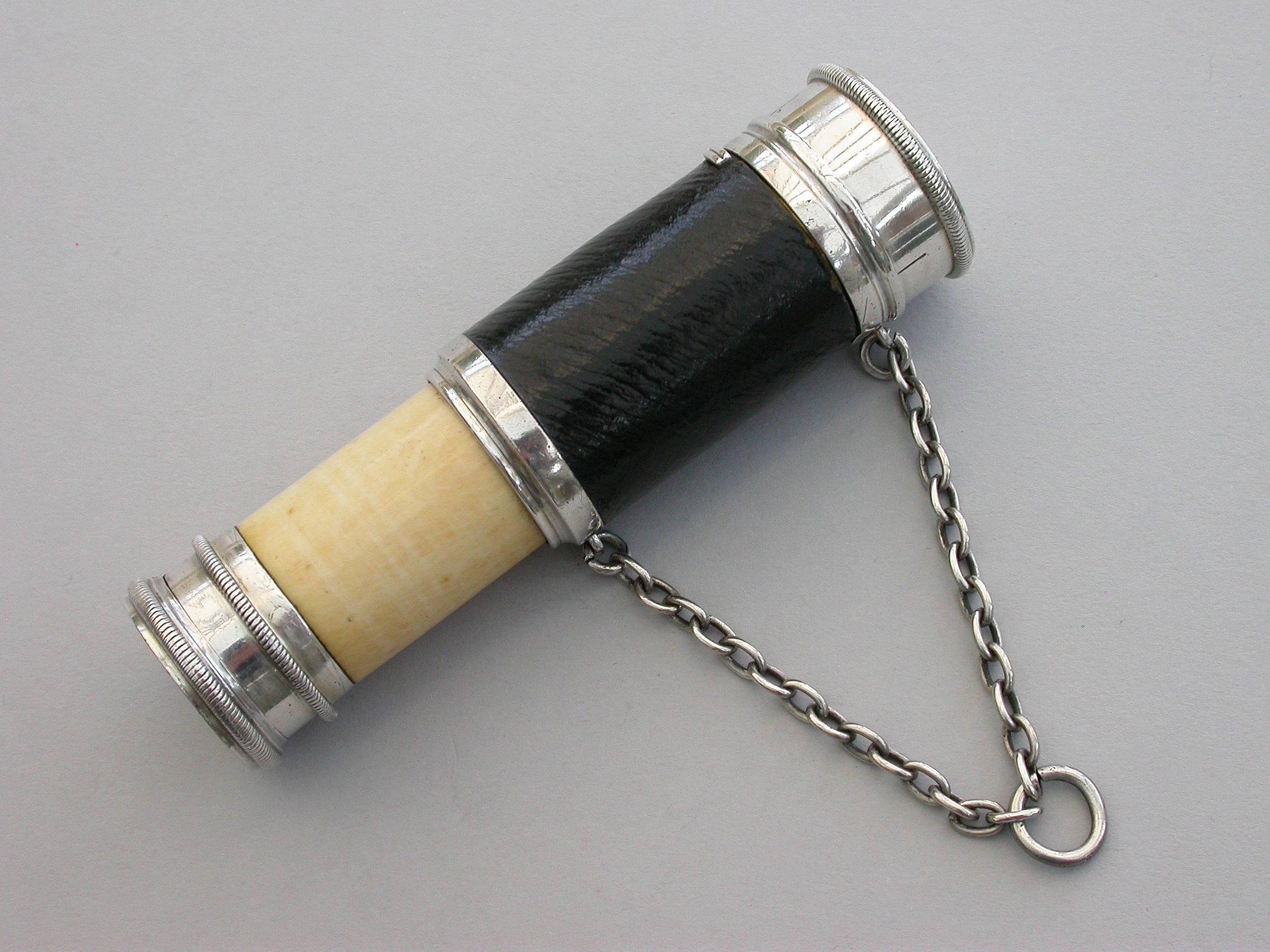 Victorian Novelty Silver Combined Scent Bottle Vinaigrette as a Telescope Kittie For Sale 1
