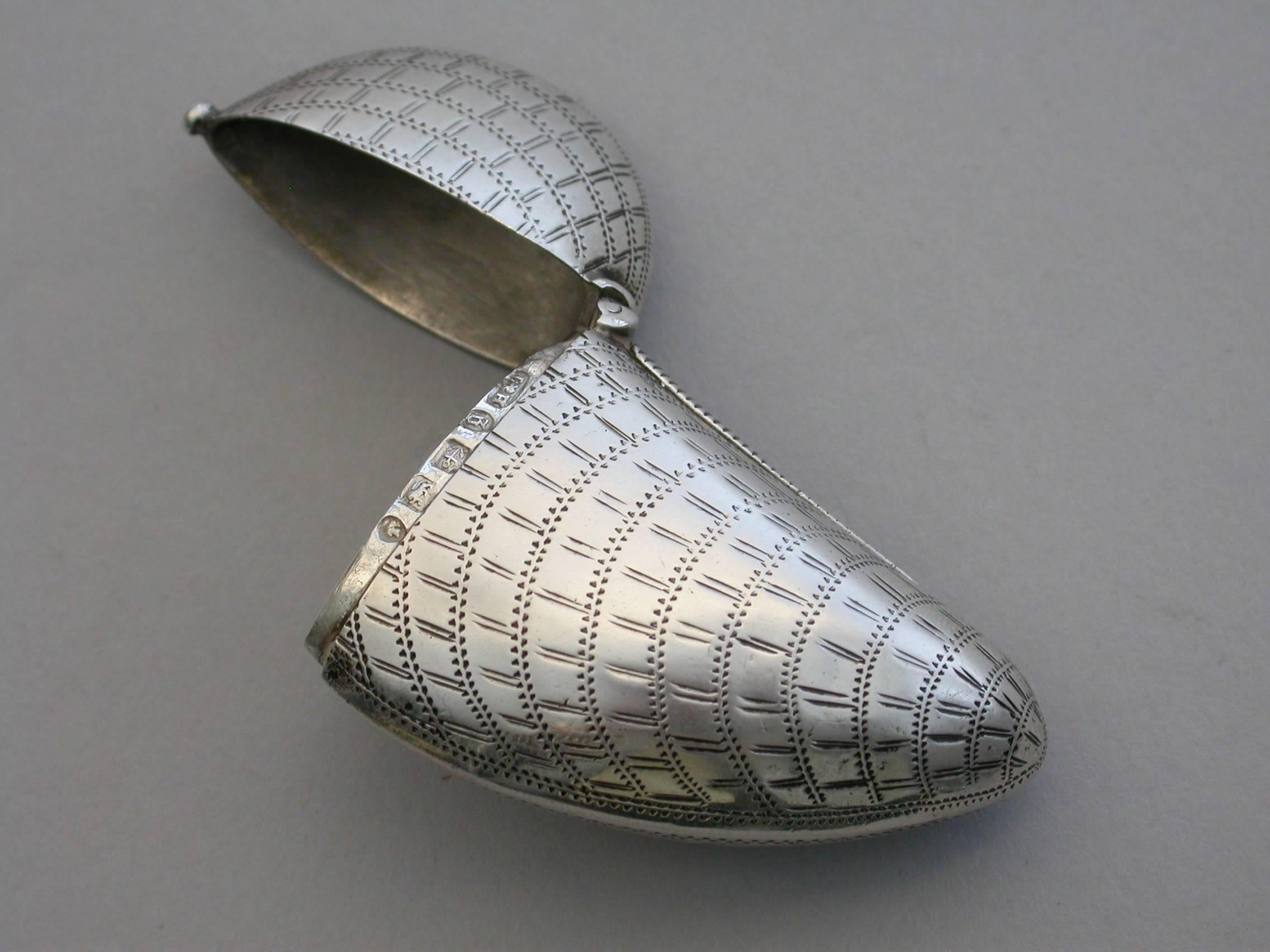 Victorian Novelty Silver Mussel Shell Vesta Case by Hillard & Thomason, 1881 1