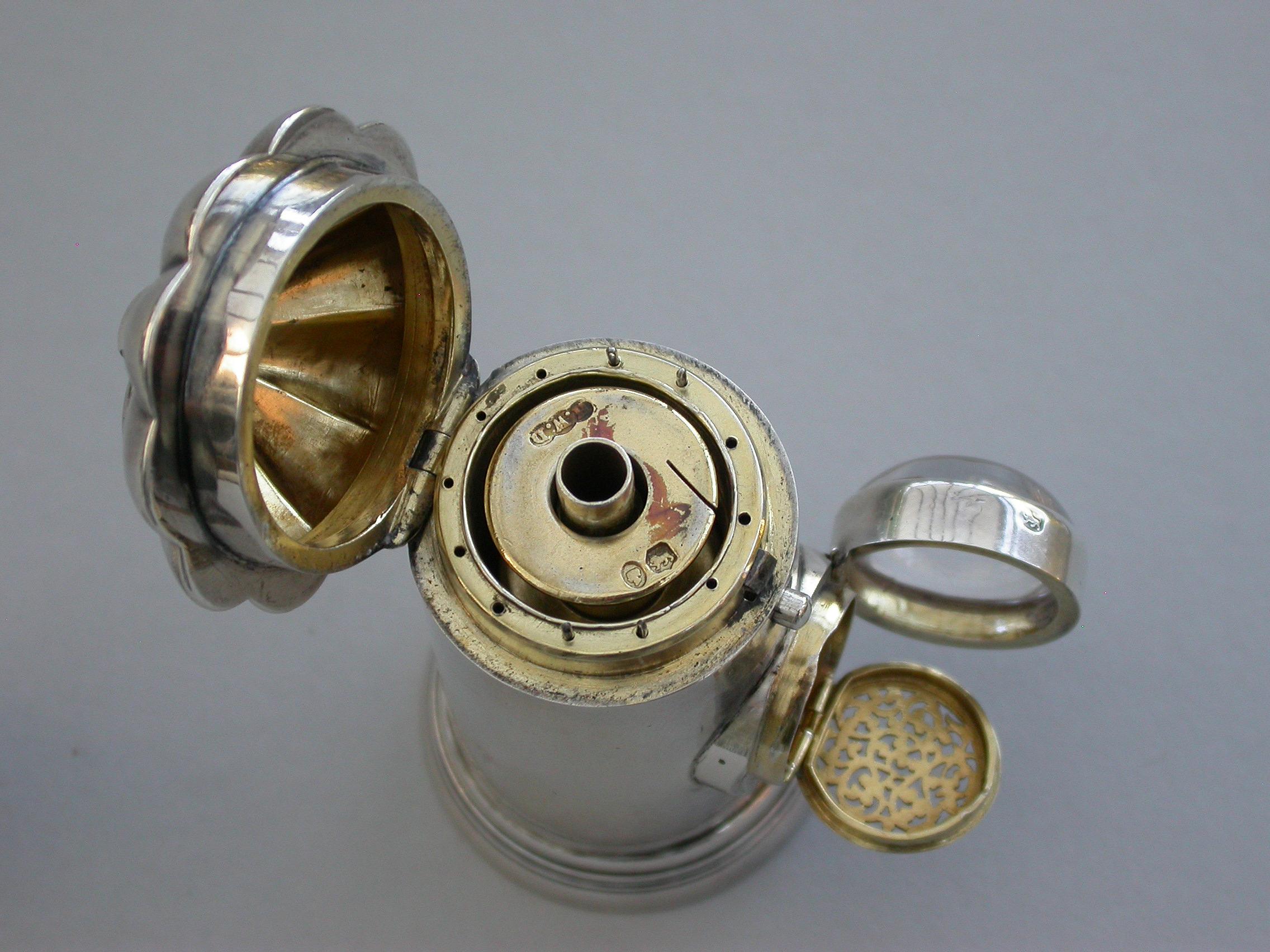 Victorian Novelty Silver Policeman's Bullseye Lantern Vinaigrette / Sewing Etui For Sale 7