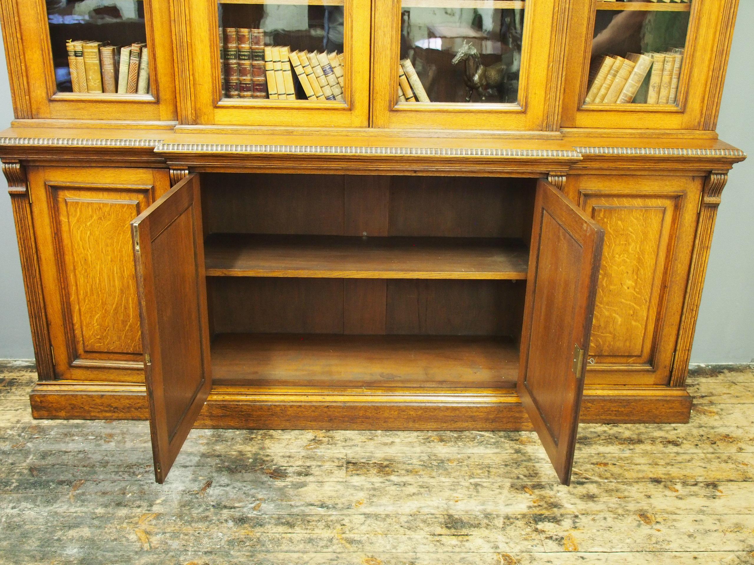 Victorian Oak 4 Door Breakfront Bookcase im Angebot 3