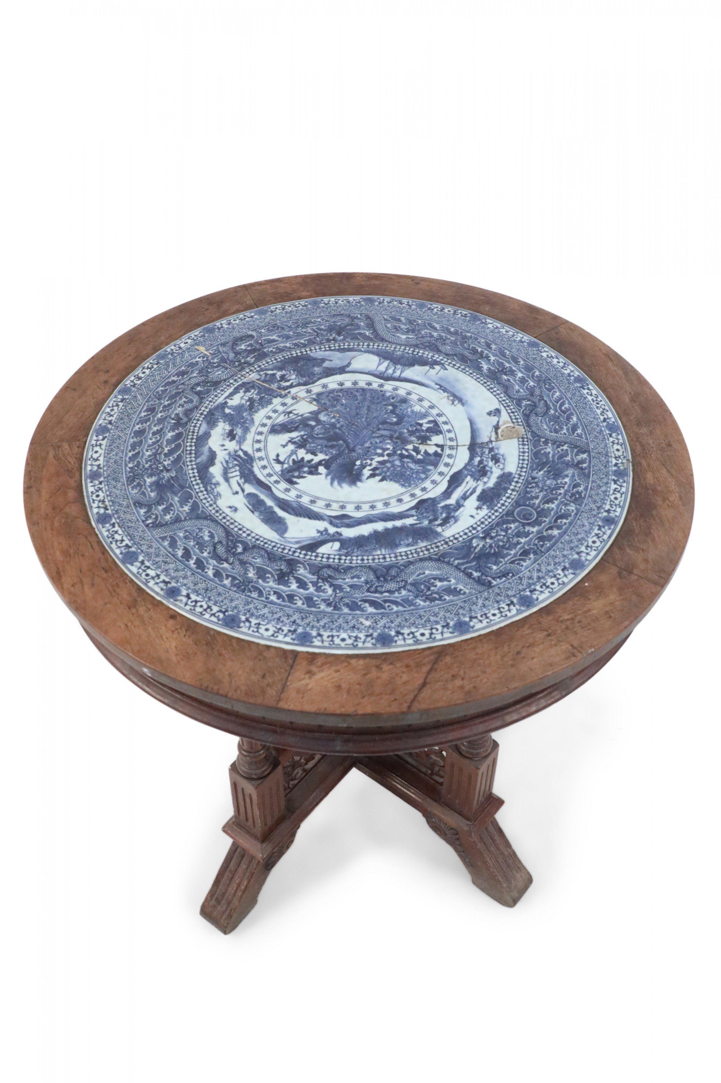 Victorian Oak and Chinese Porcelain Inlay Center Table In Good Condition For Sale In New York, NY