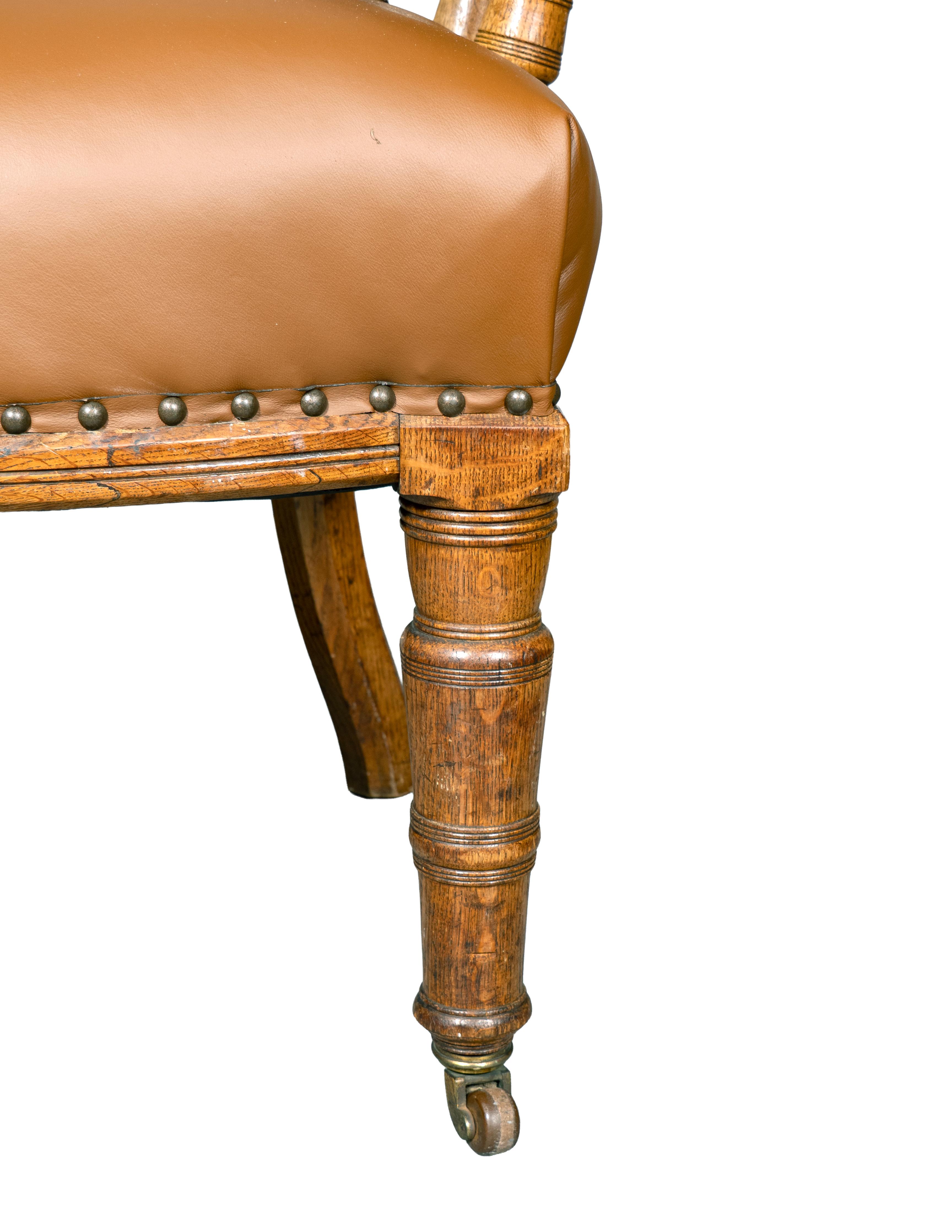 Pelle Sedia da scrivania vittoriana in Oak e pelle in vendita
