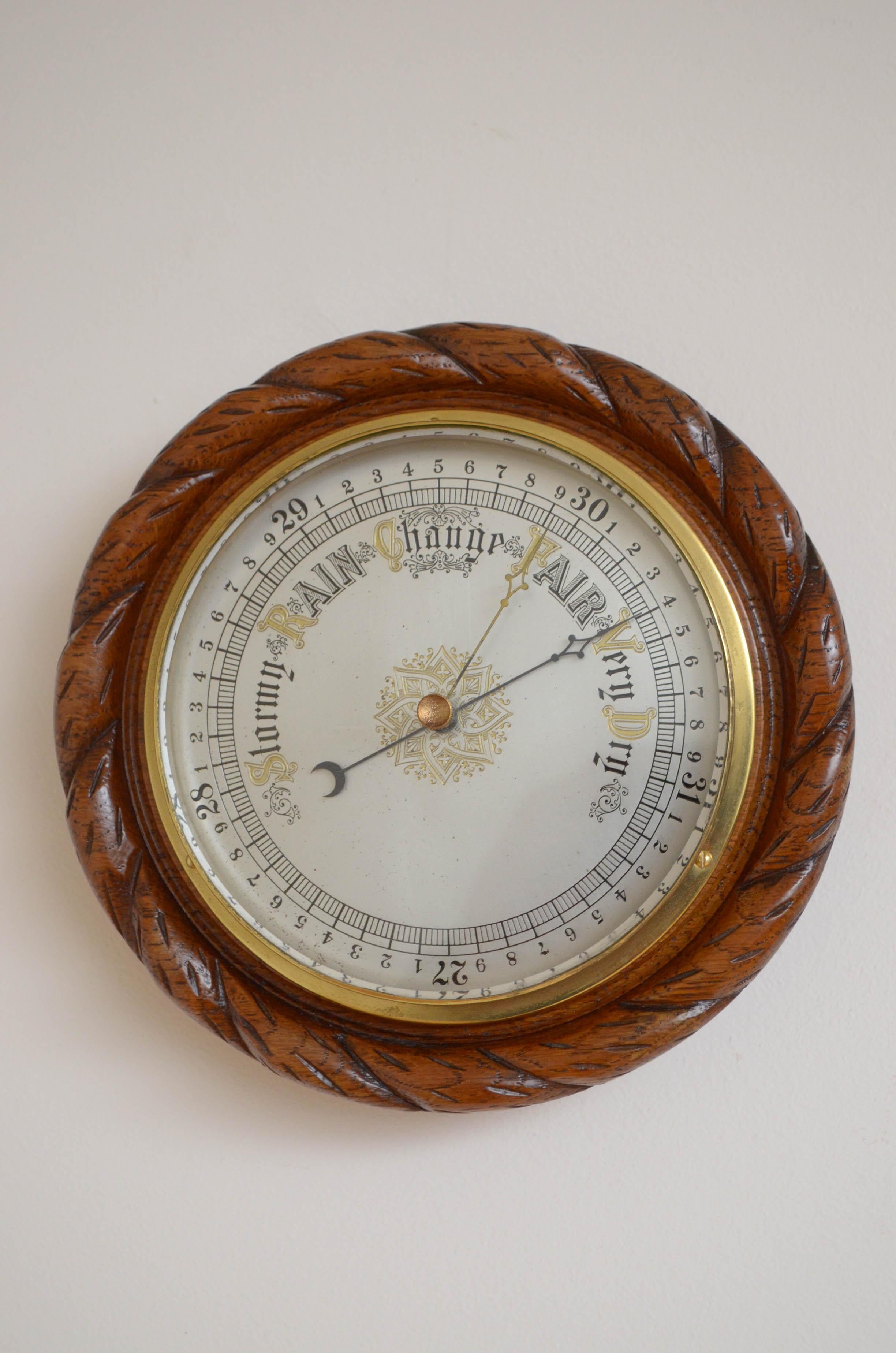 Victorian Oak Aneroid Barometer In Good Condition In Whaley Bridge, GB