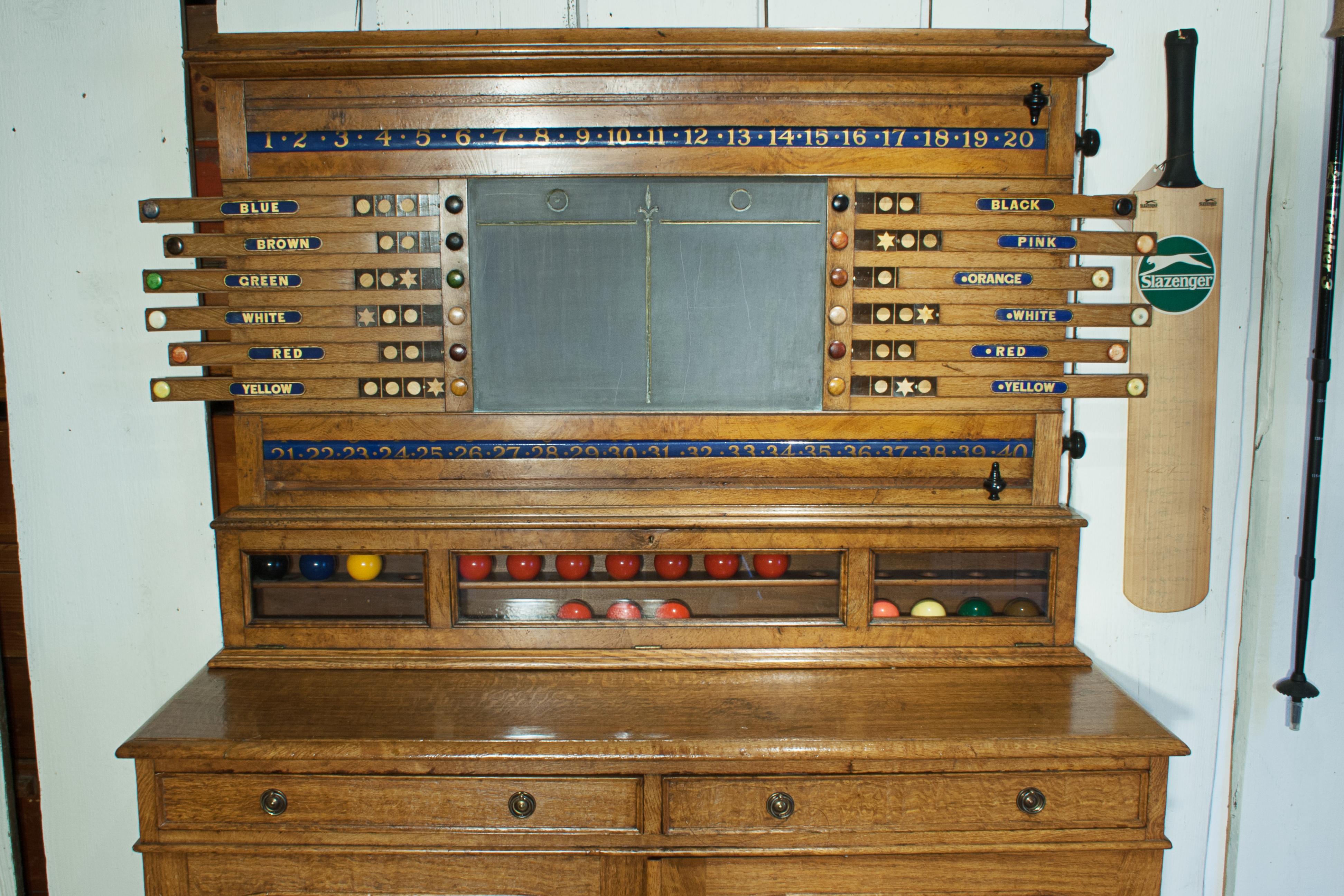 Britannique Billiard victorien, scoreboard Lifepool avec armoire en vente