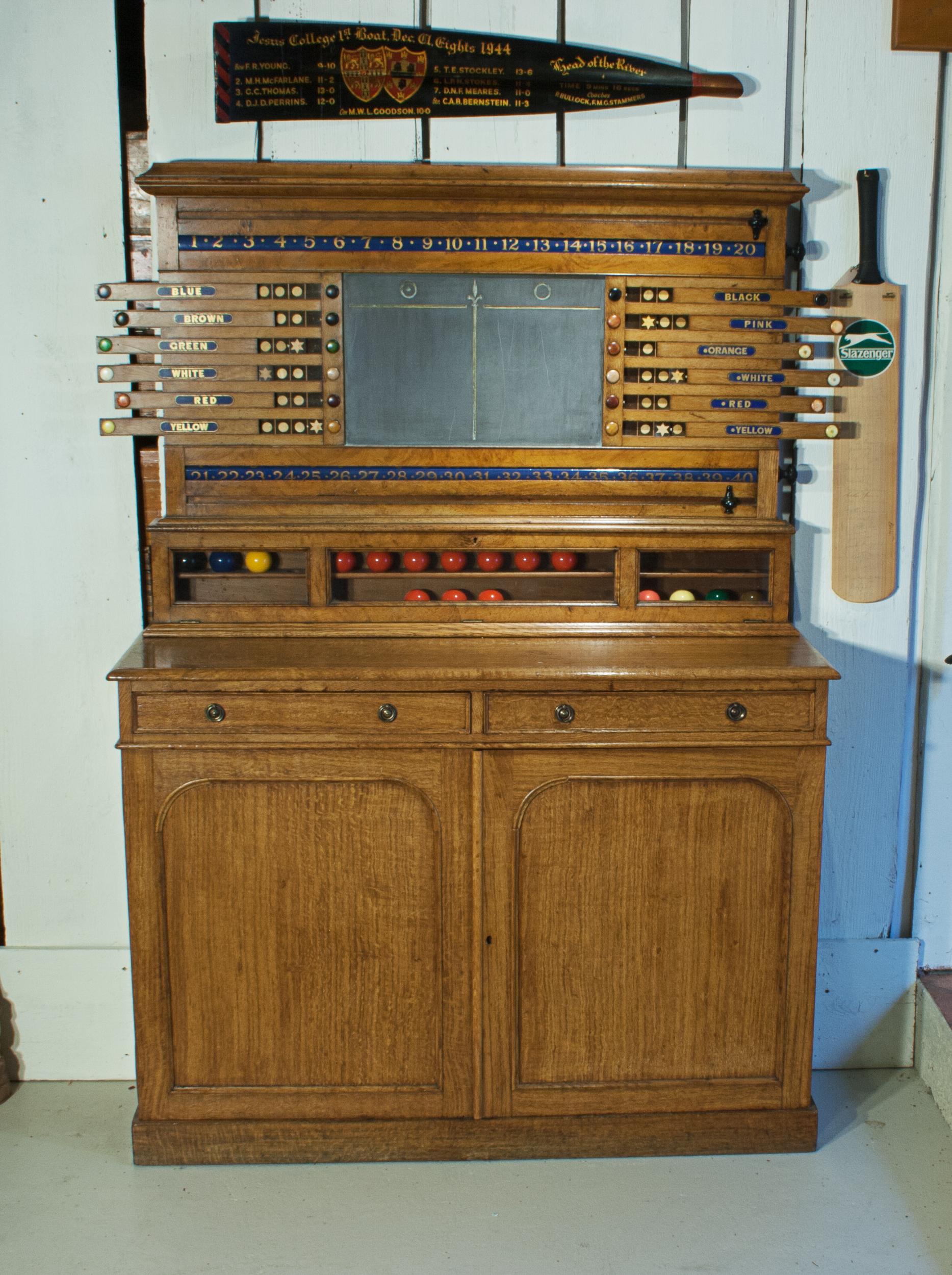 Fin du XIXe siècle Billiard victorien, scoreboard Lifepool avec armoire en vente