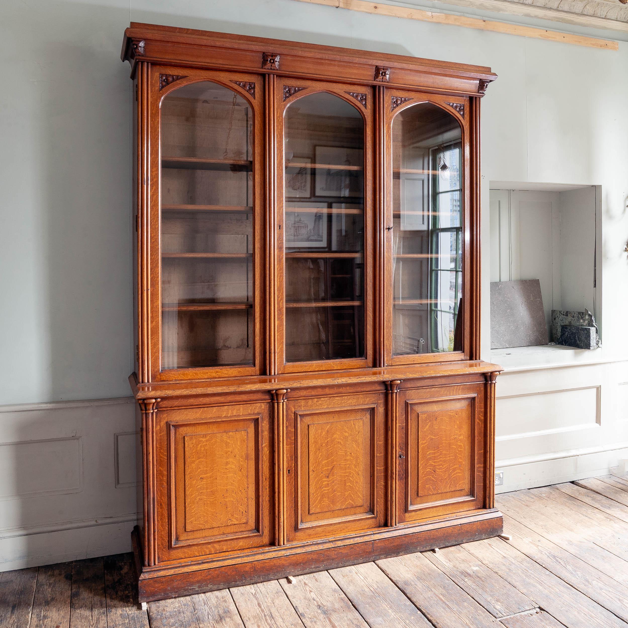 Inglese Libreria vittoriana in Oak in vendita