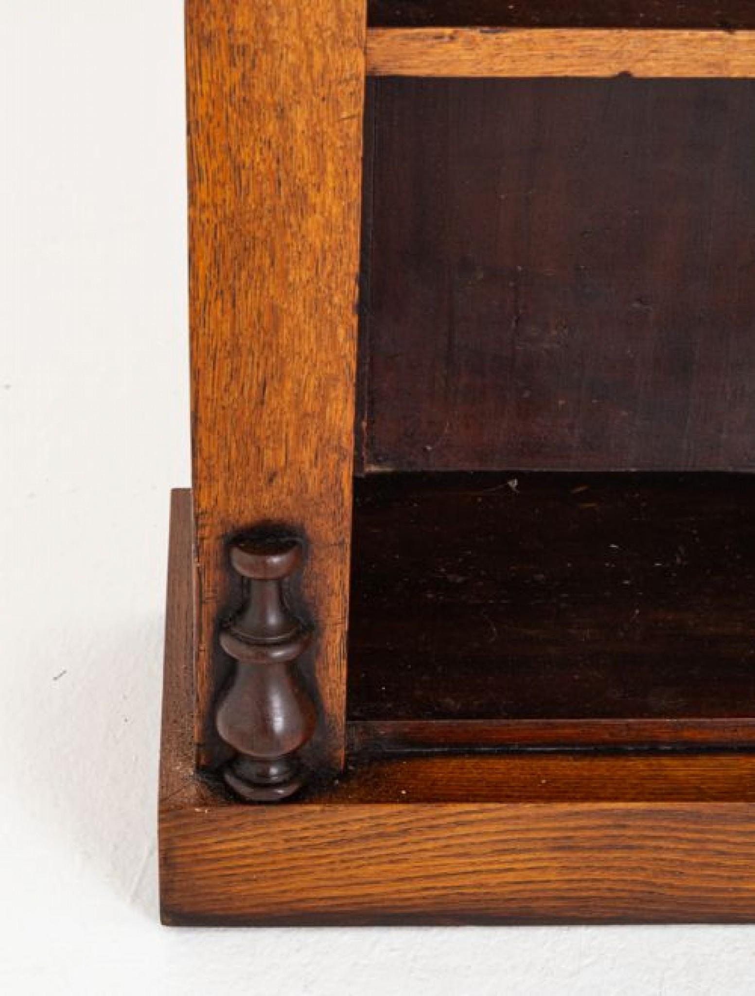 Victorian Oak Bookcase Open Front Barley Twist 1870 In Good Condition For Sale In Potters Bar, GB