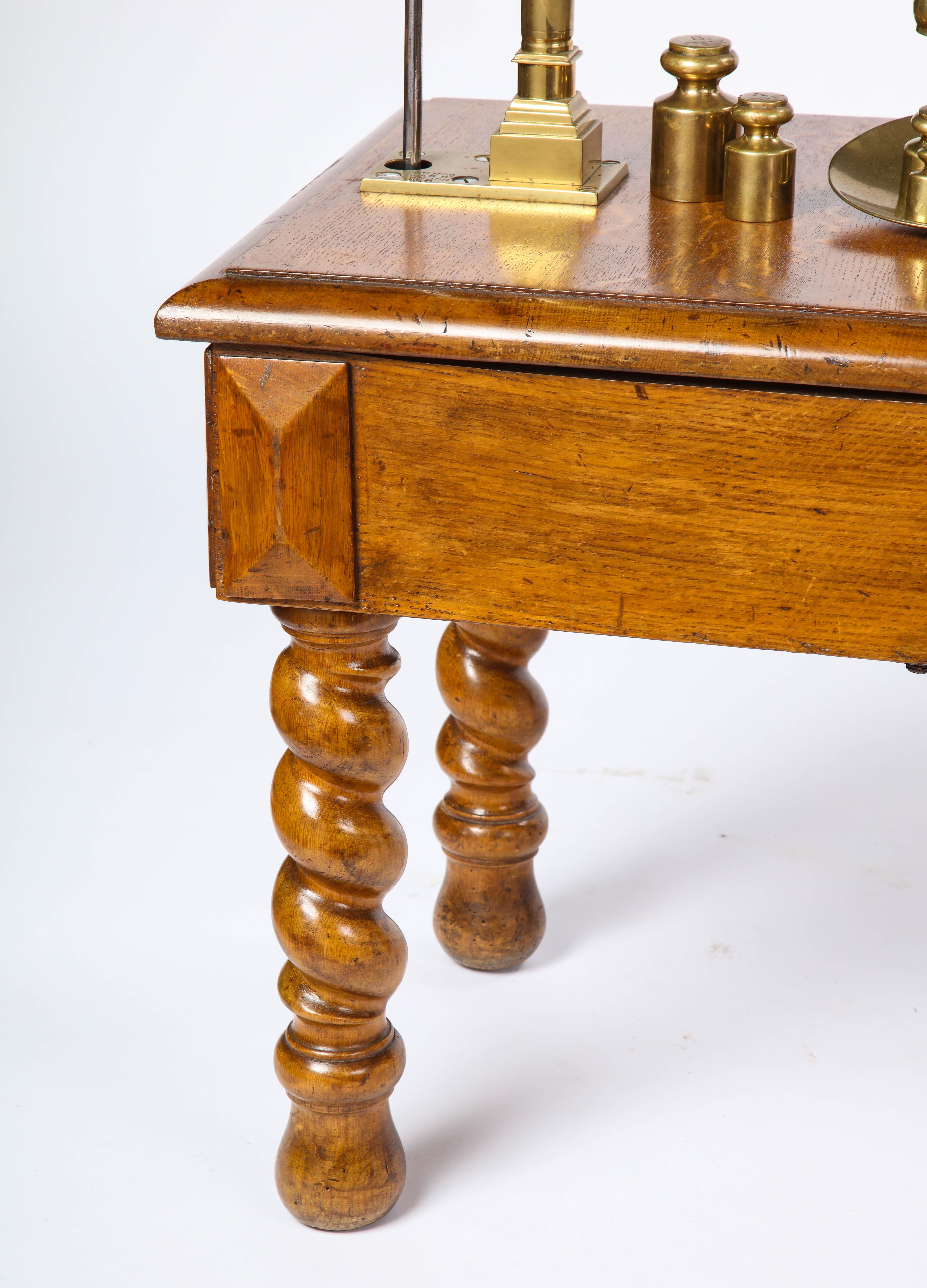 Victorian Oak, Brass and Leather-Upholstered Jockey Scale, Late 19th Century In Good Condition In New York, NY